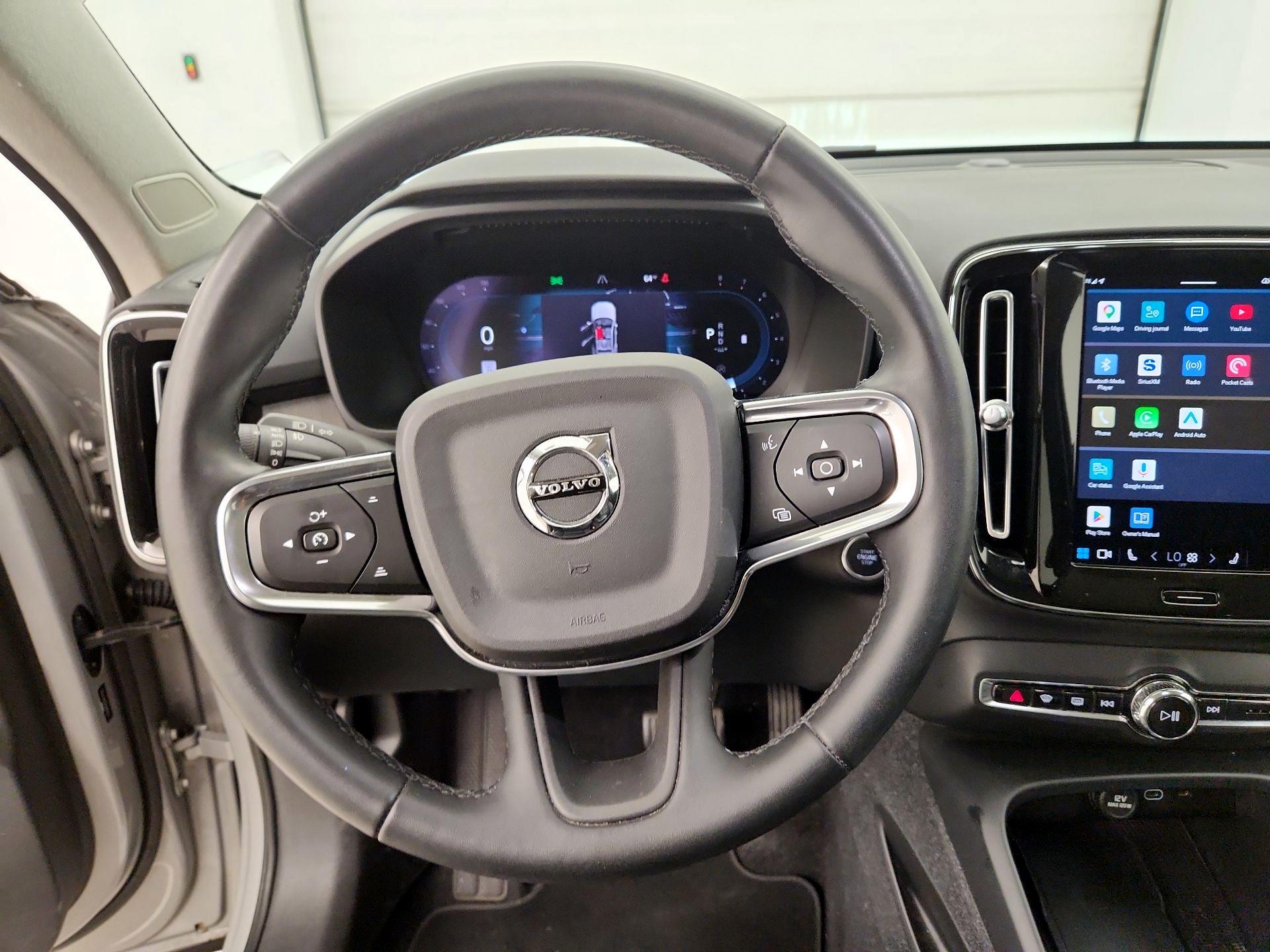 Thumbnail: 2023 Volvo XC40 - 10