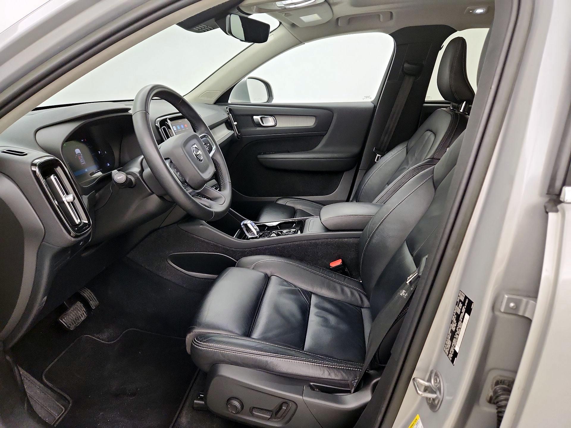 Thumbnail: 2023 Volvo XC40 - 11