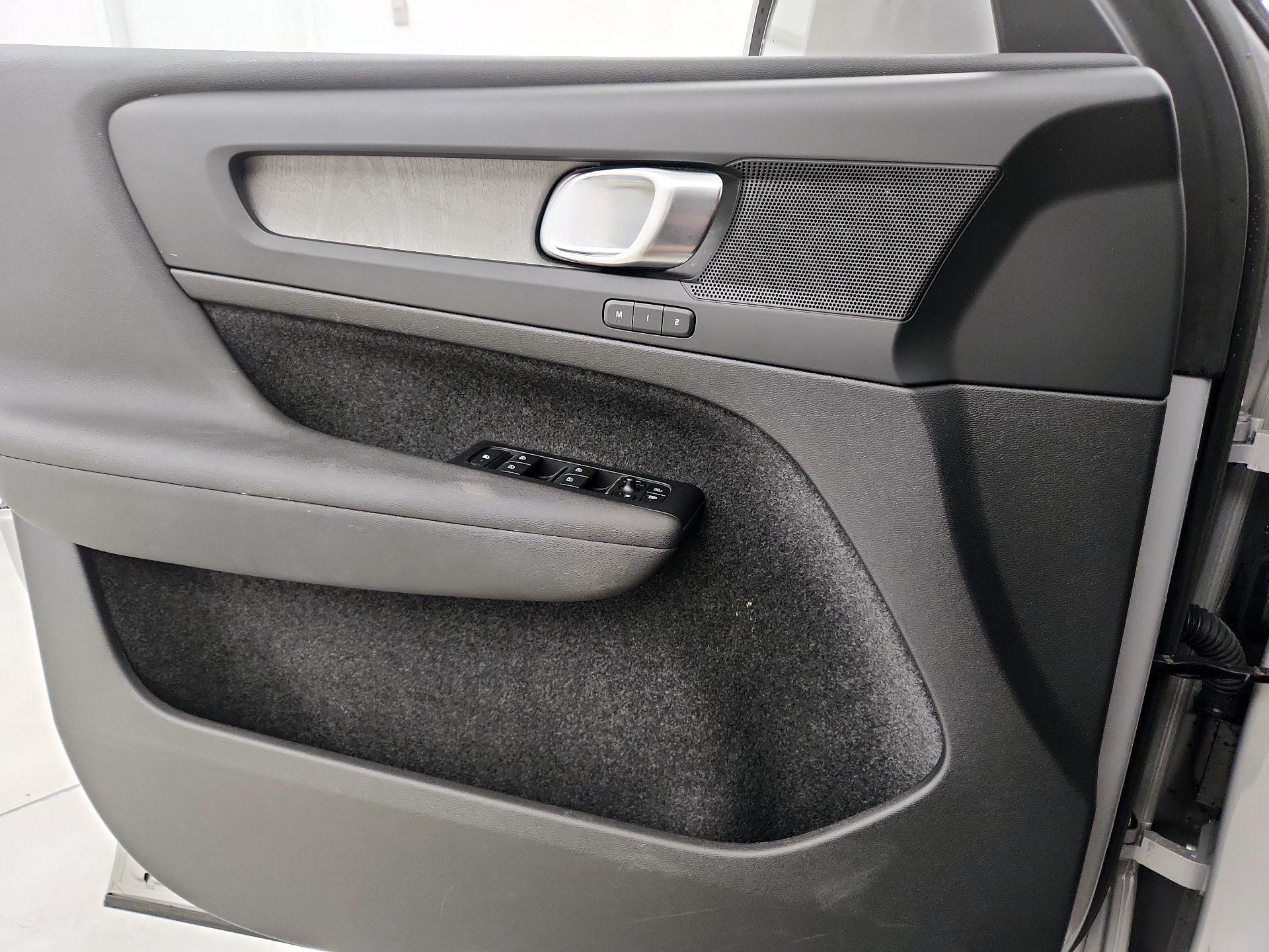 Thumbnail: 2023 Volvo XC40 - 12