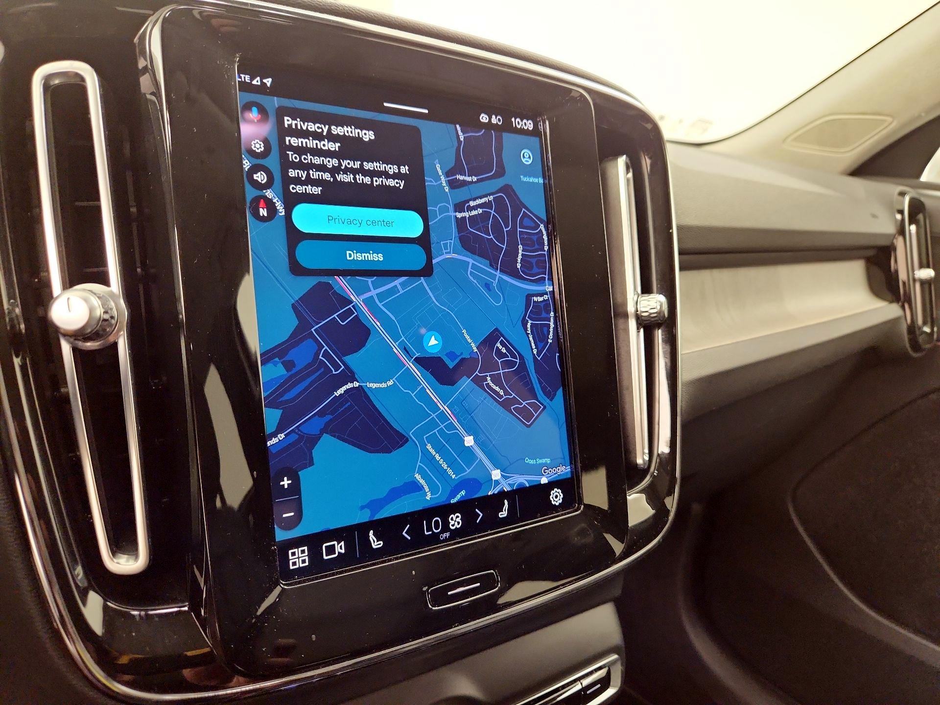 Thumbnail: 2023 Volvo XC40 - 14