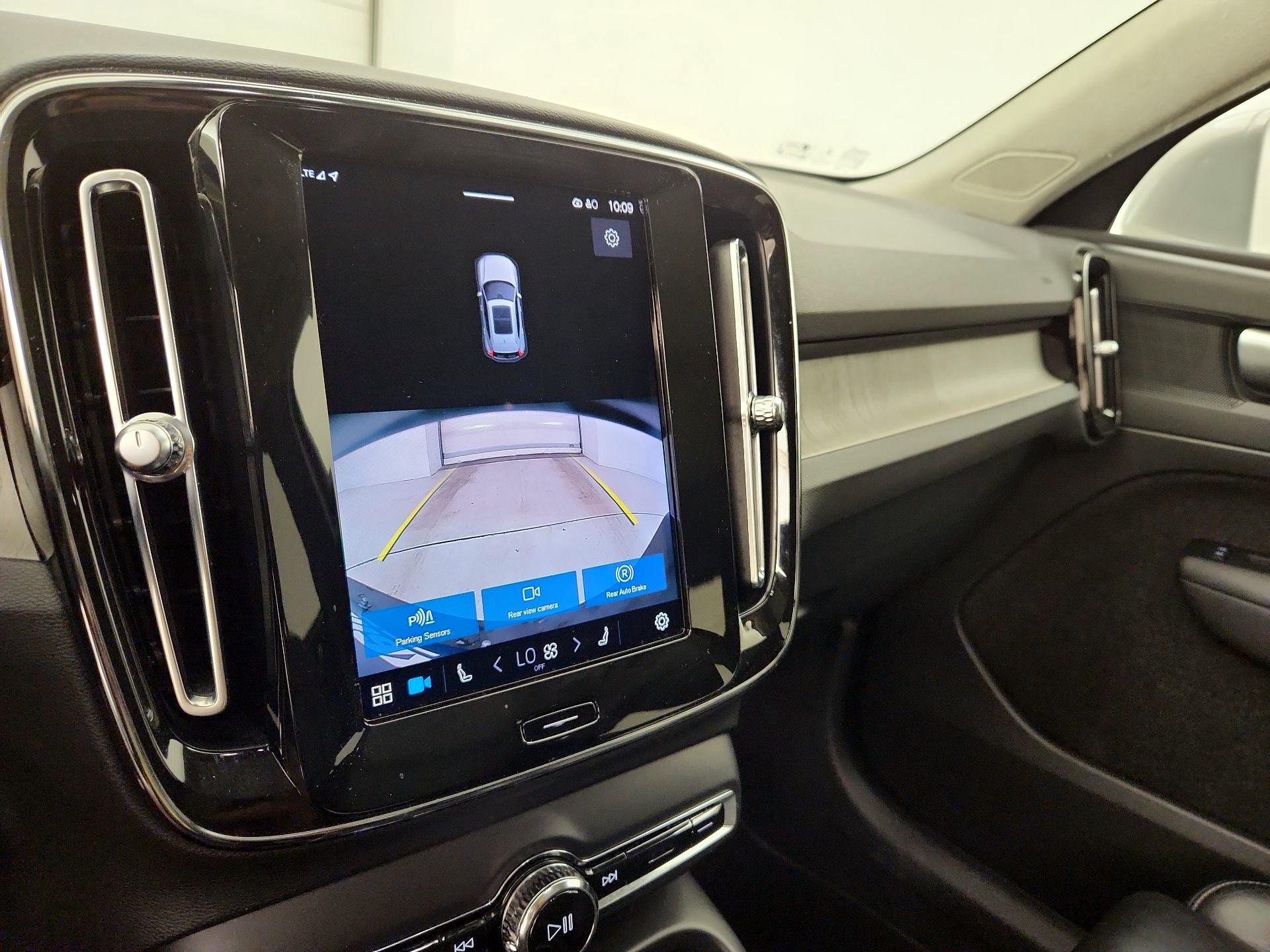 Thumbnail: 2023 Volvo XC40 - 15