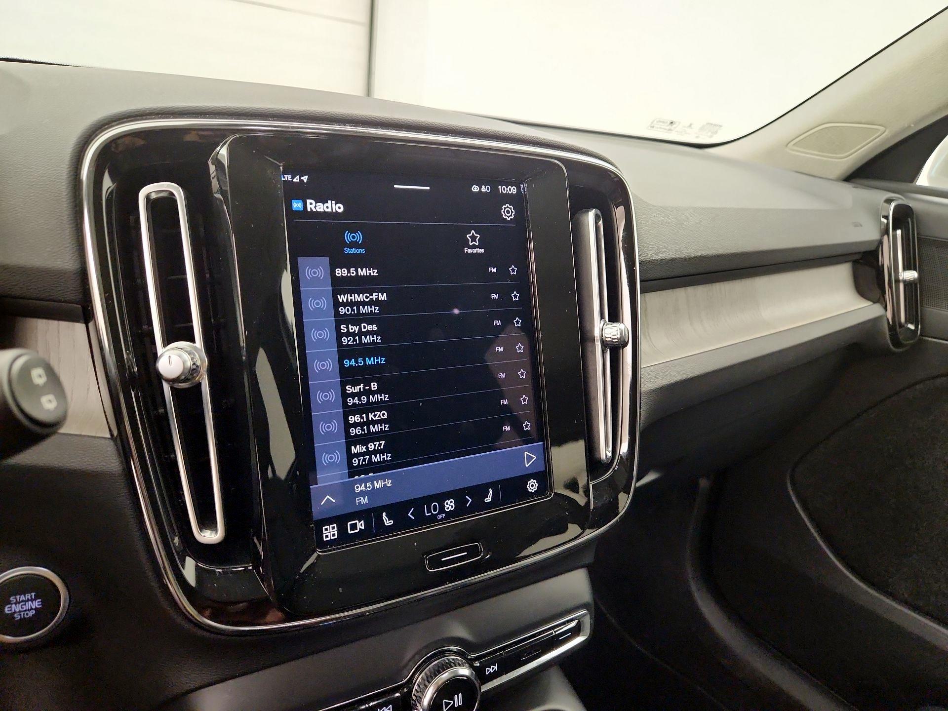 Thumbnail: 2023 Volvo XC40 - 16