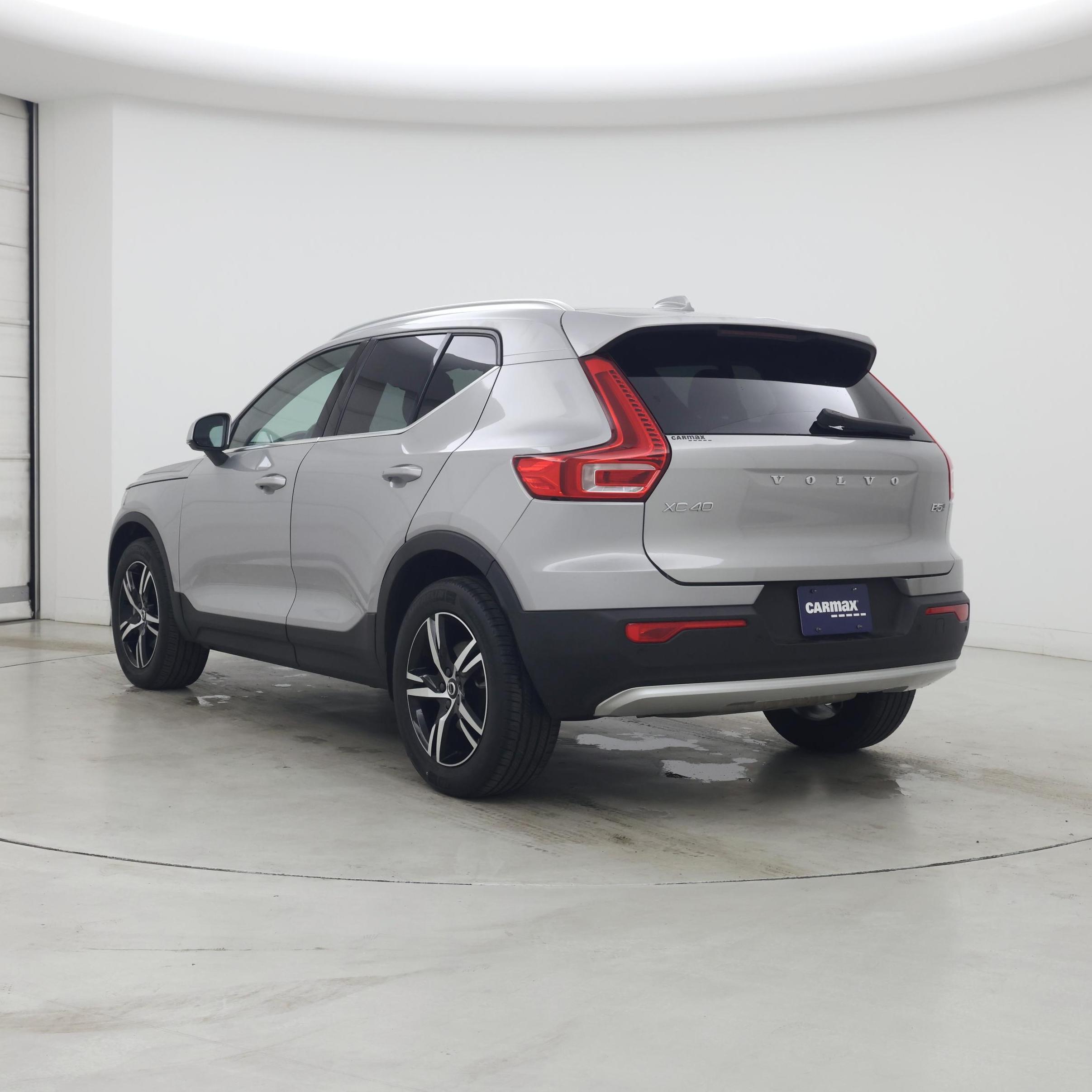 Thumbnail: 2023 Volvo XC40 - 2