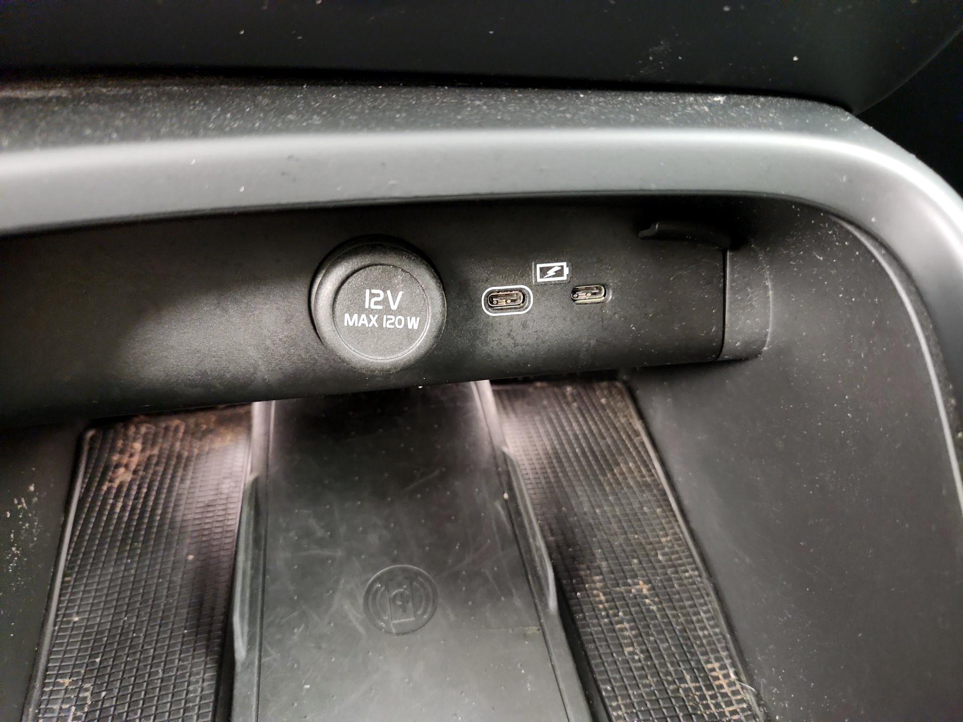 Thumbnail: 2023 Volvo XC40 - 19