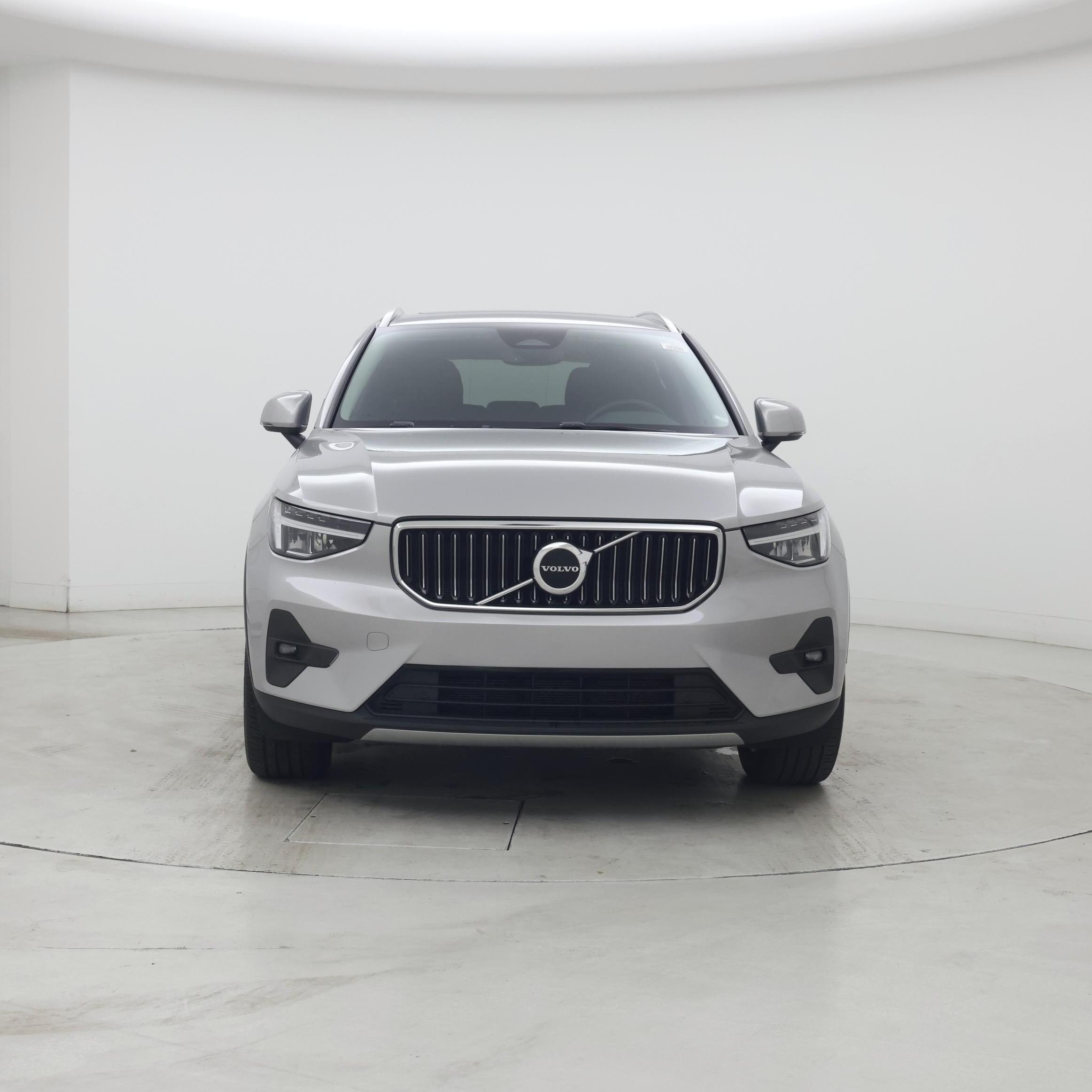 Thumbnail: 2023 Volvo XC40 - 5