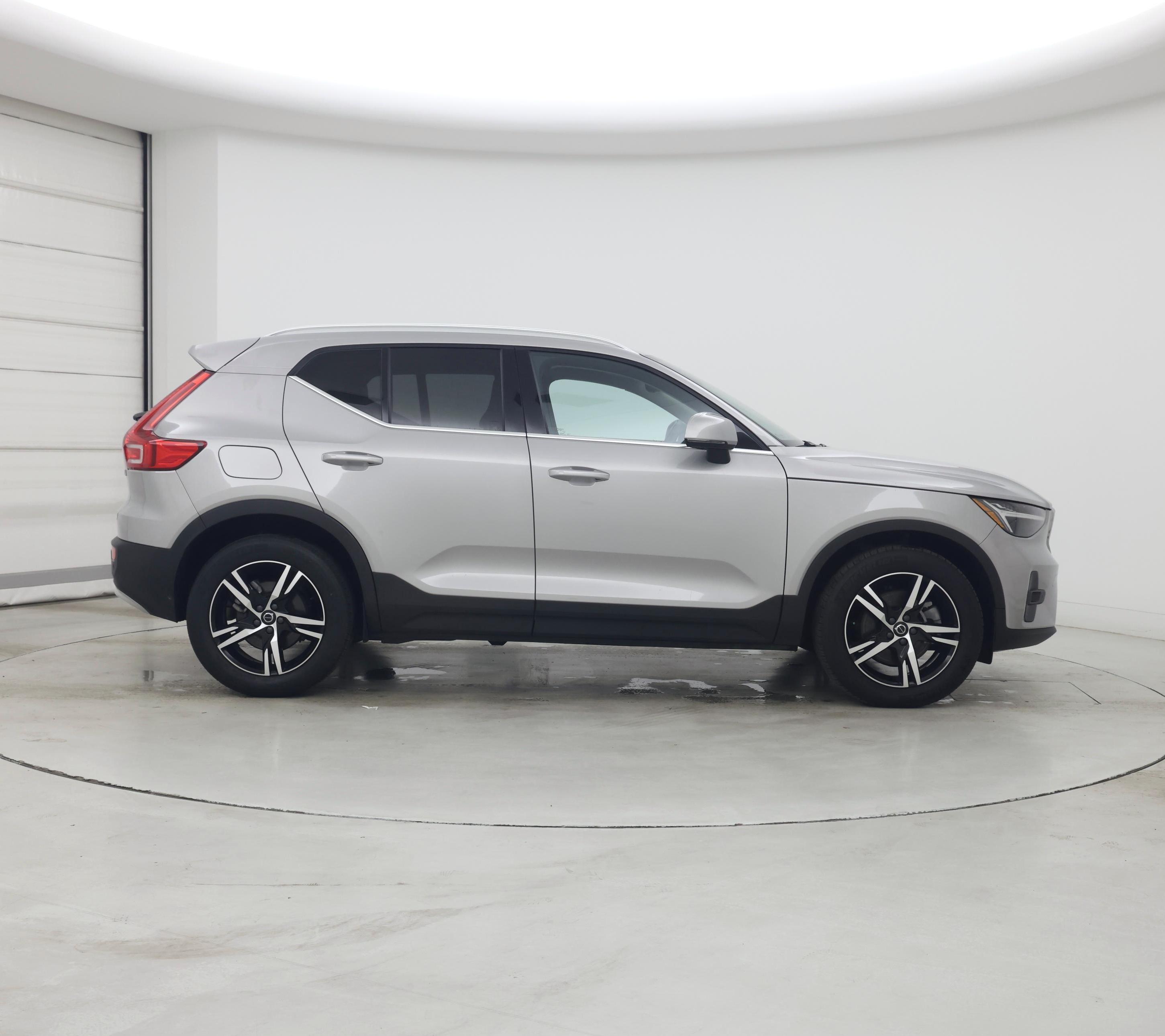 Thumbnail: 2023 Volvo XC40 - 7