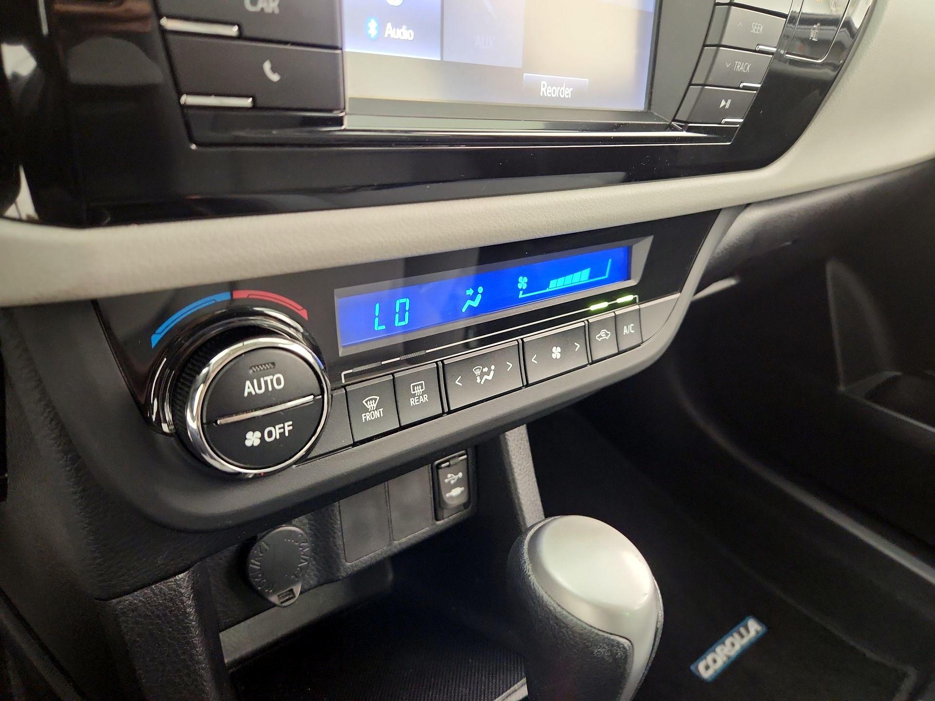 Thumbnail: 2014 Toyota Corolla - 16