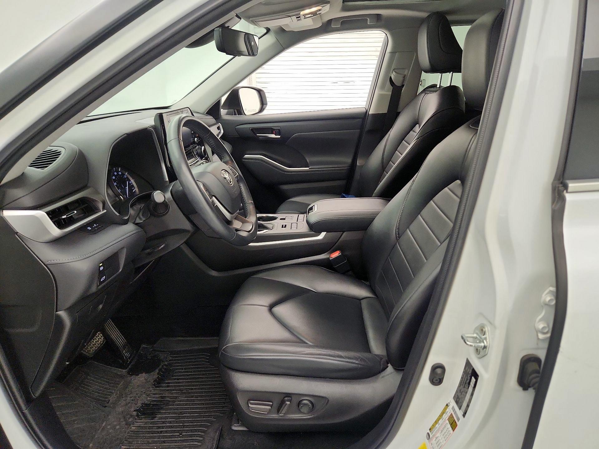 Thumbnail: 2022 Toyota Highlander - 11