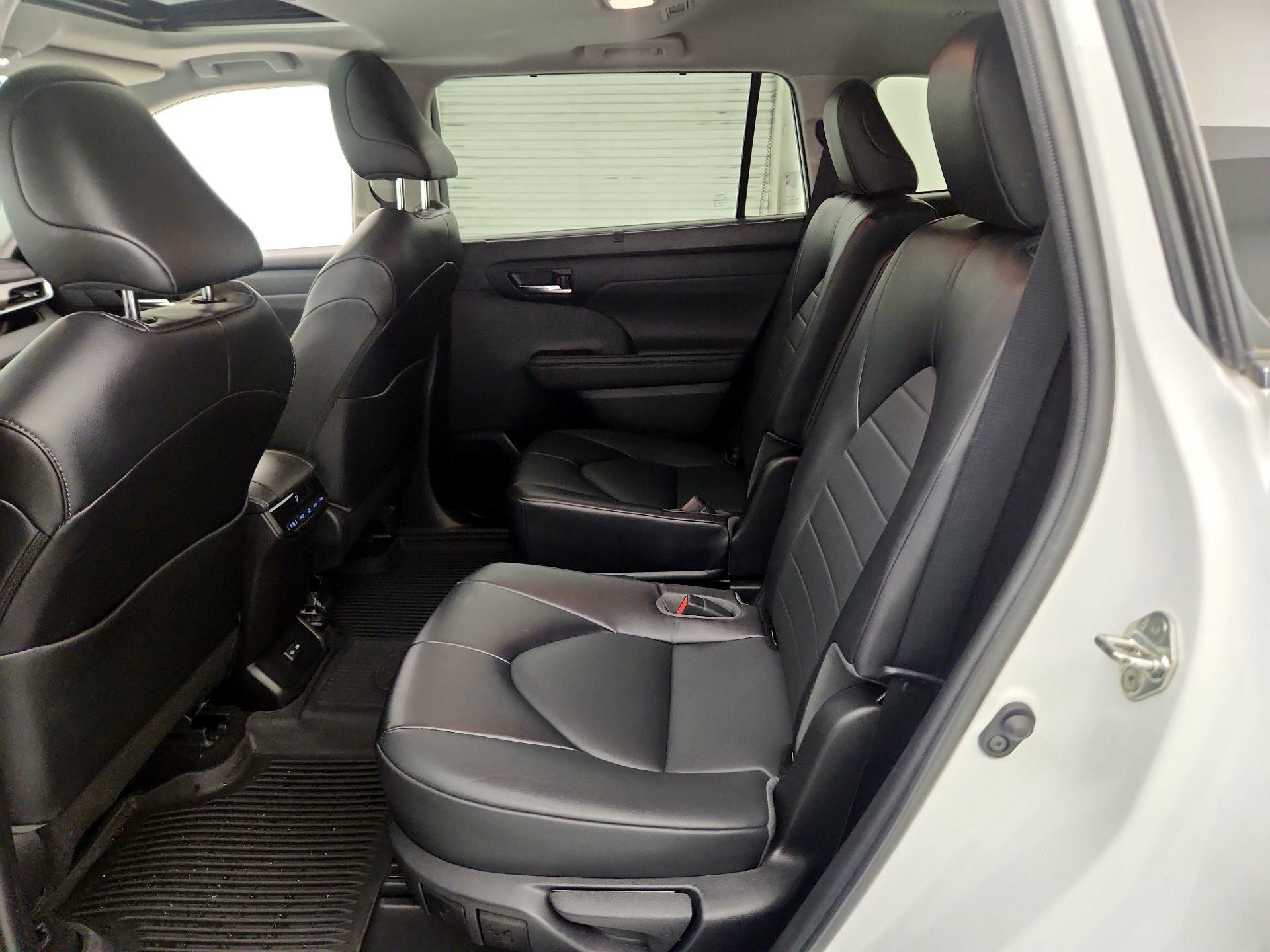 Thumbnail: 2022 Toyota Highlander - 20