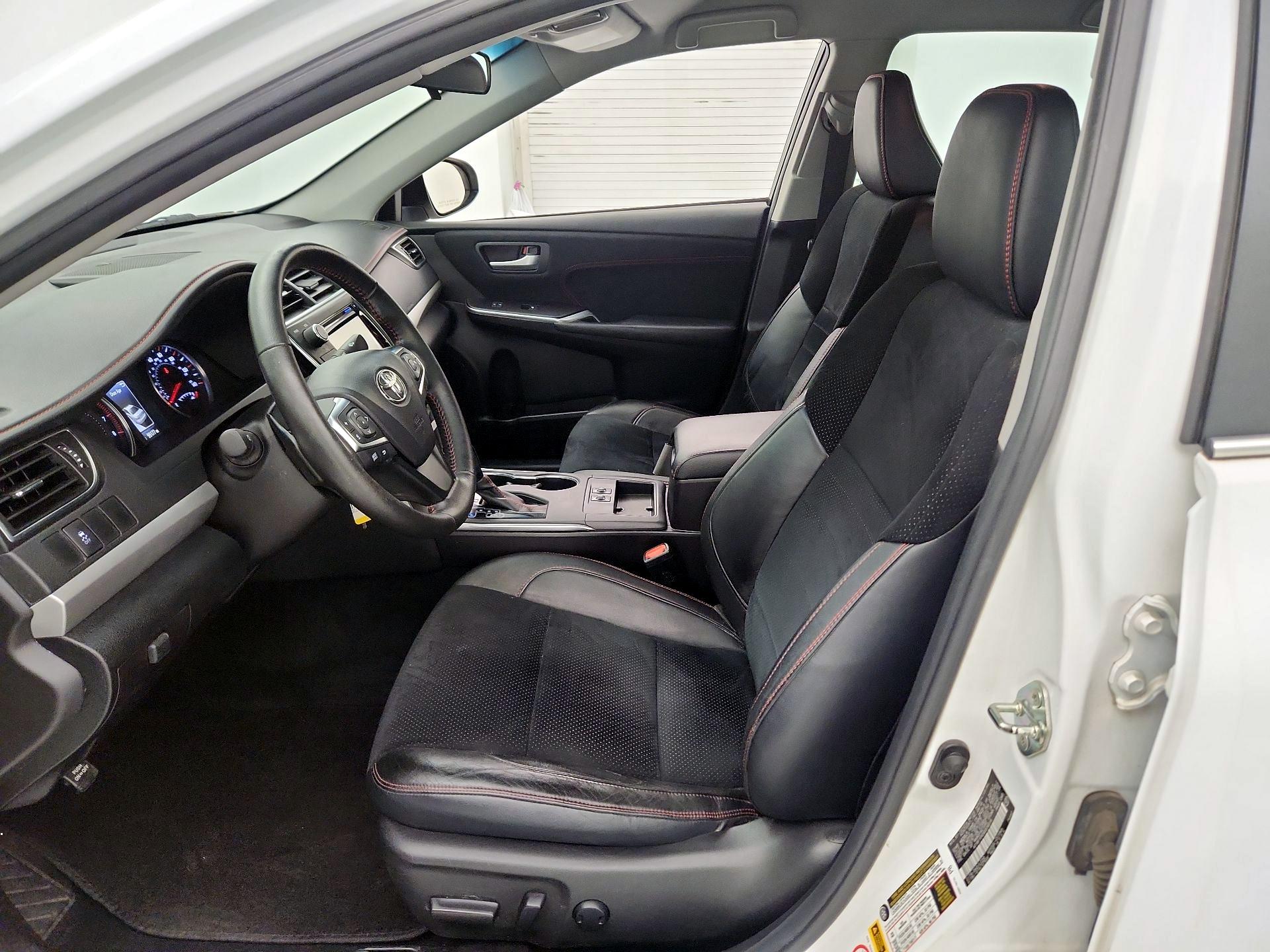 Thumbnail: 2016 Toyota Camry - 11