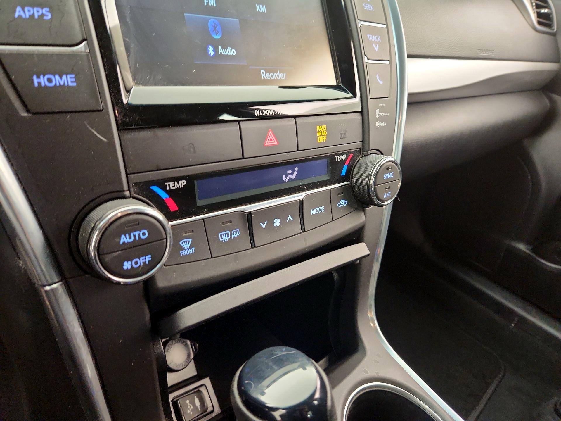 Thumbnail: 2016 Toyota Camry - 16