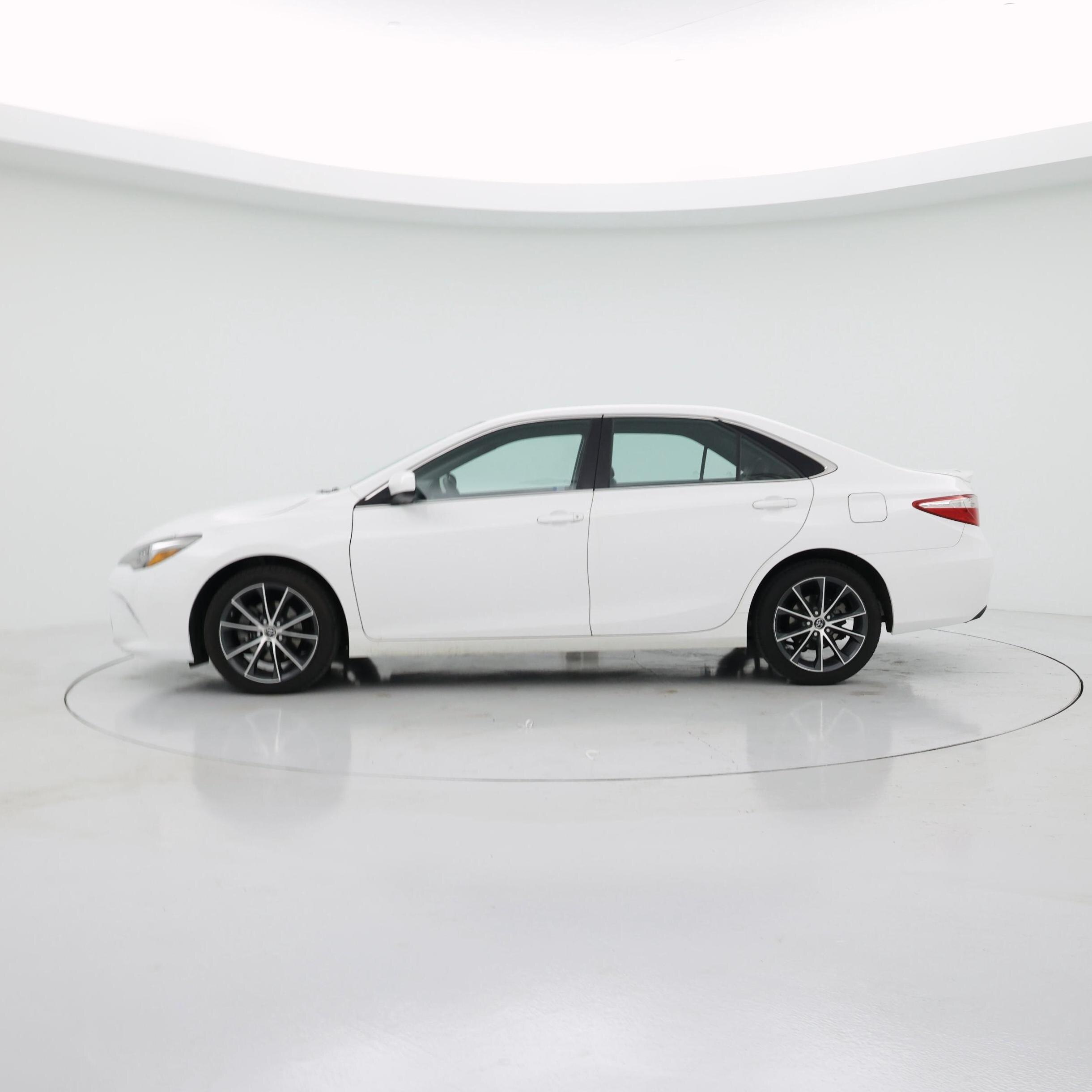 Thumbnail: 2016 Toyota Camry - 3