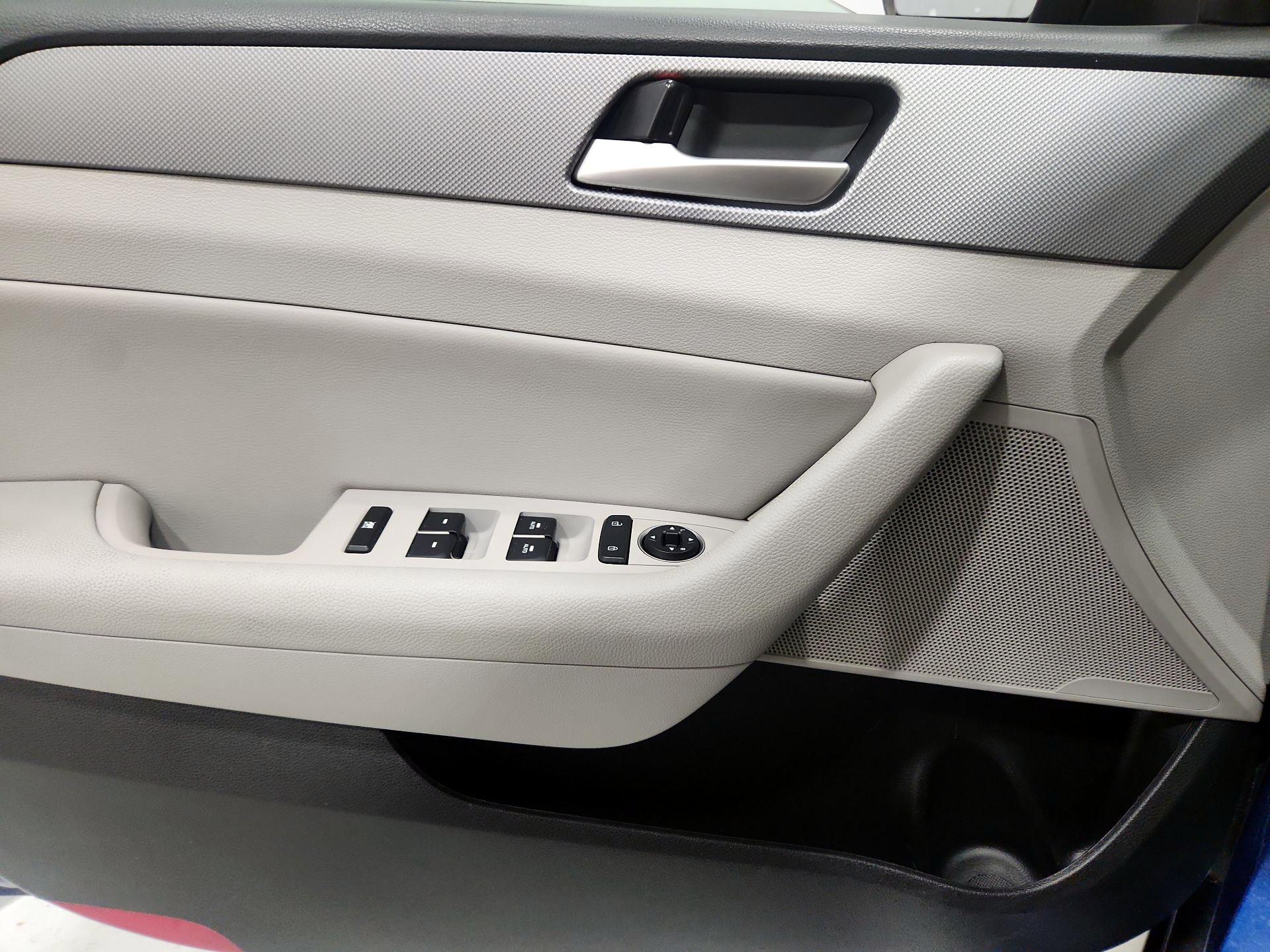 Thumbnail: 2019 Hyundai Sonata - 12