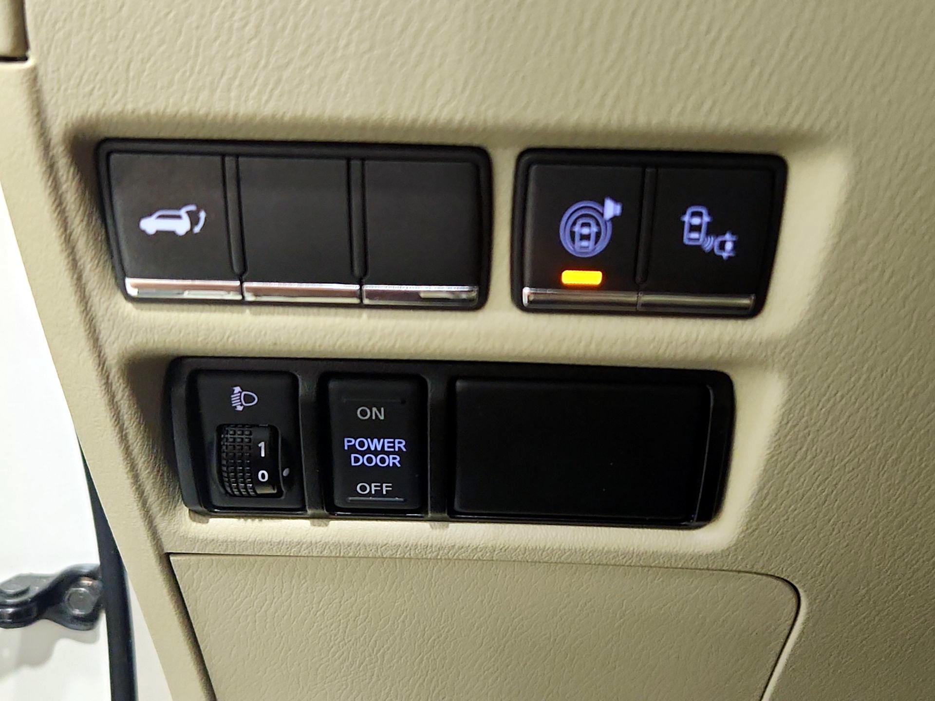 Thumbnail: 2017 INFINITI QX80 - 13