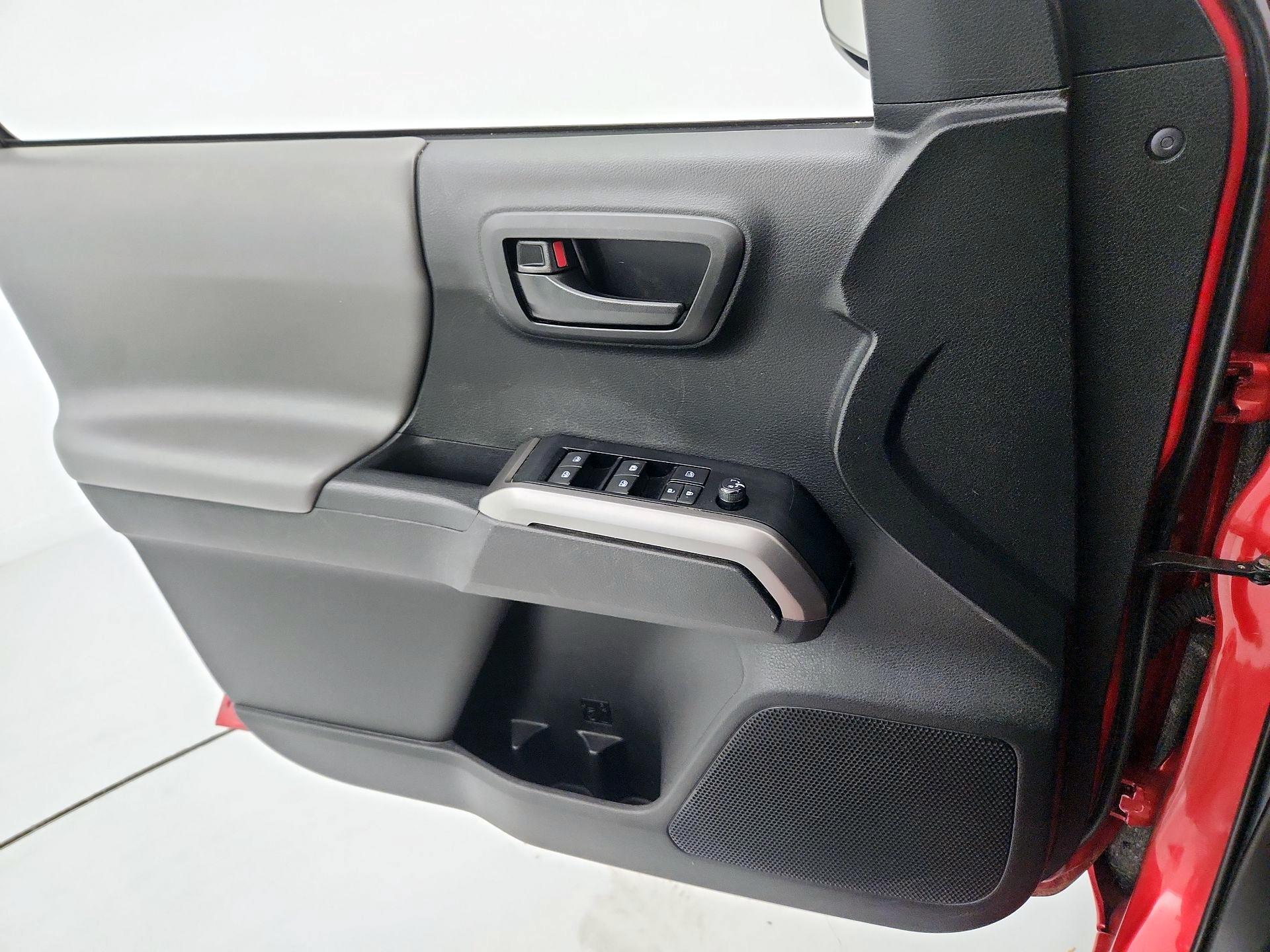 Thumbnail: 2022 Toyota Tacoma - 12