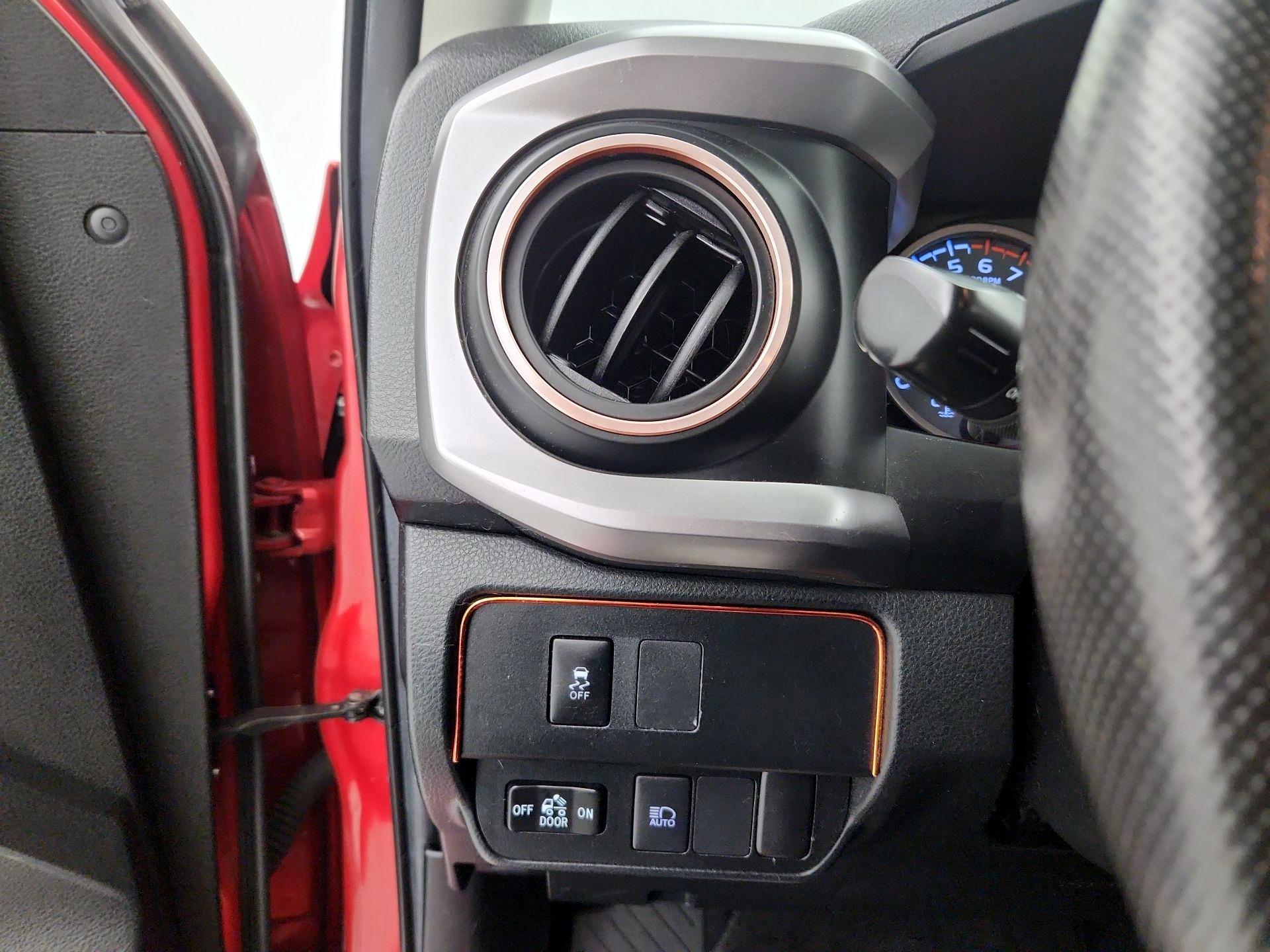 Thumbnail: 2022 Toyota Tacoma - 13