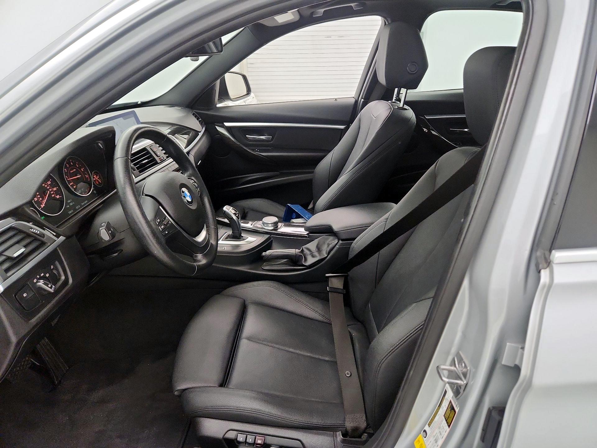 Thumbnail: 2018 BMW 3 Series - 11