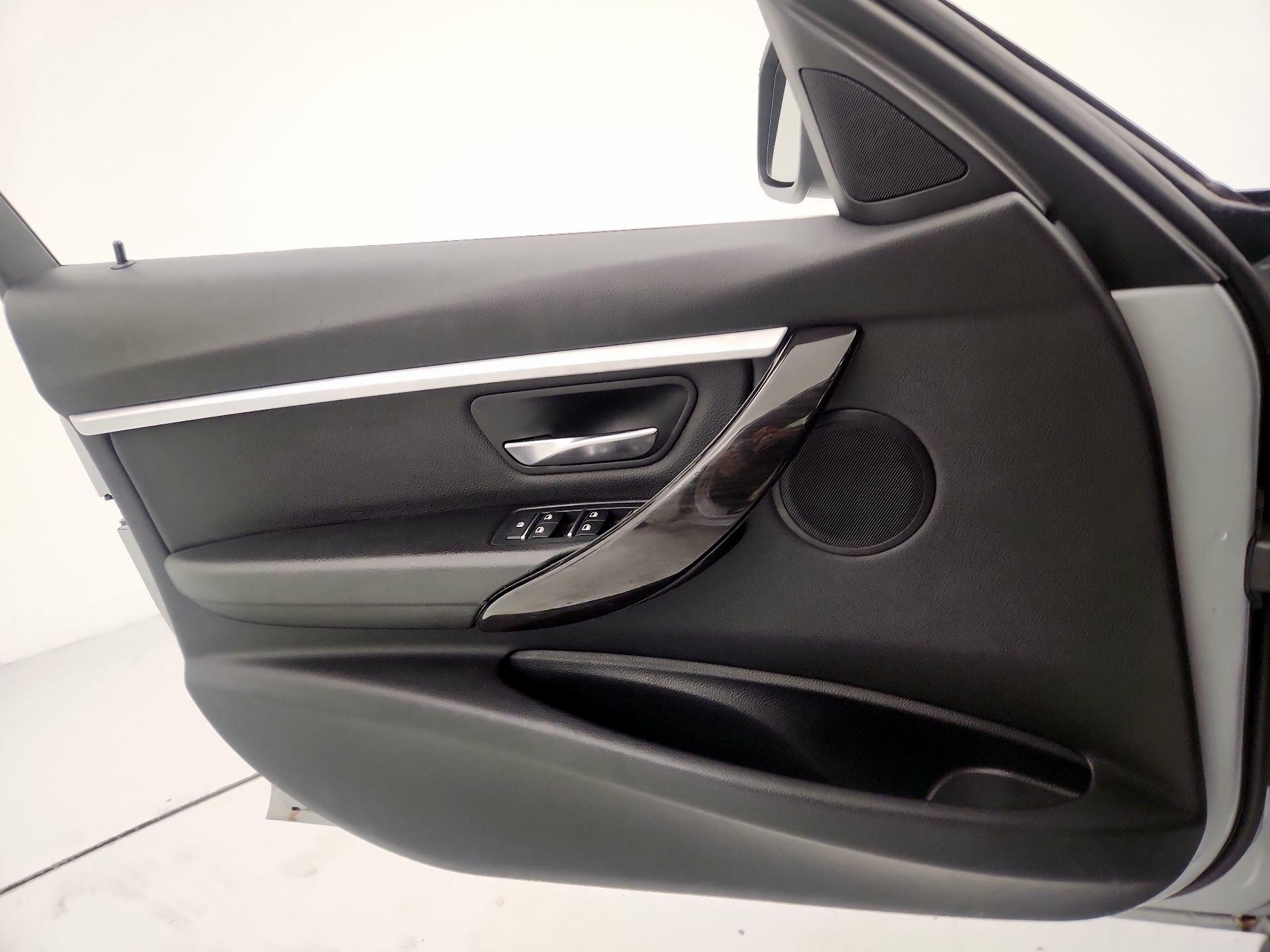 Thumbnail: 2018 BMW 3 Series - 12