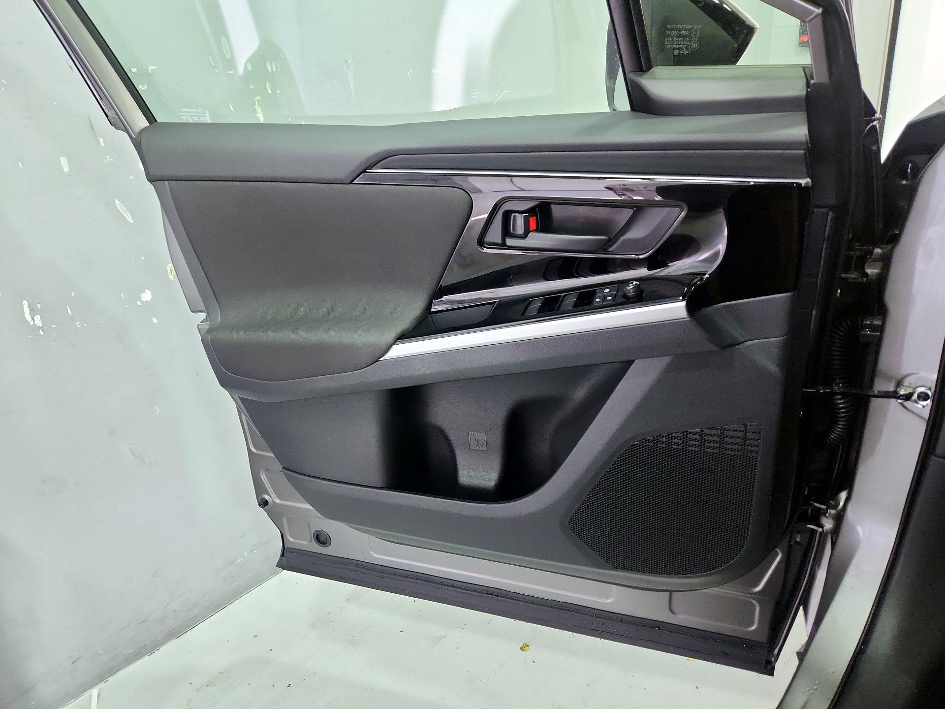 Thumbnail: 2025 Subaru Solterra - 12