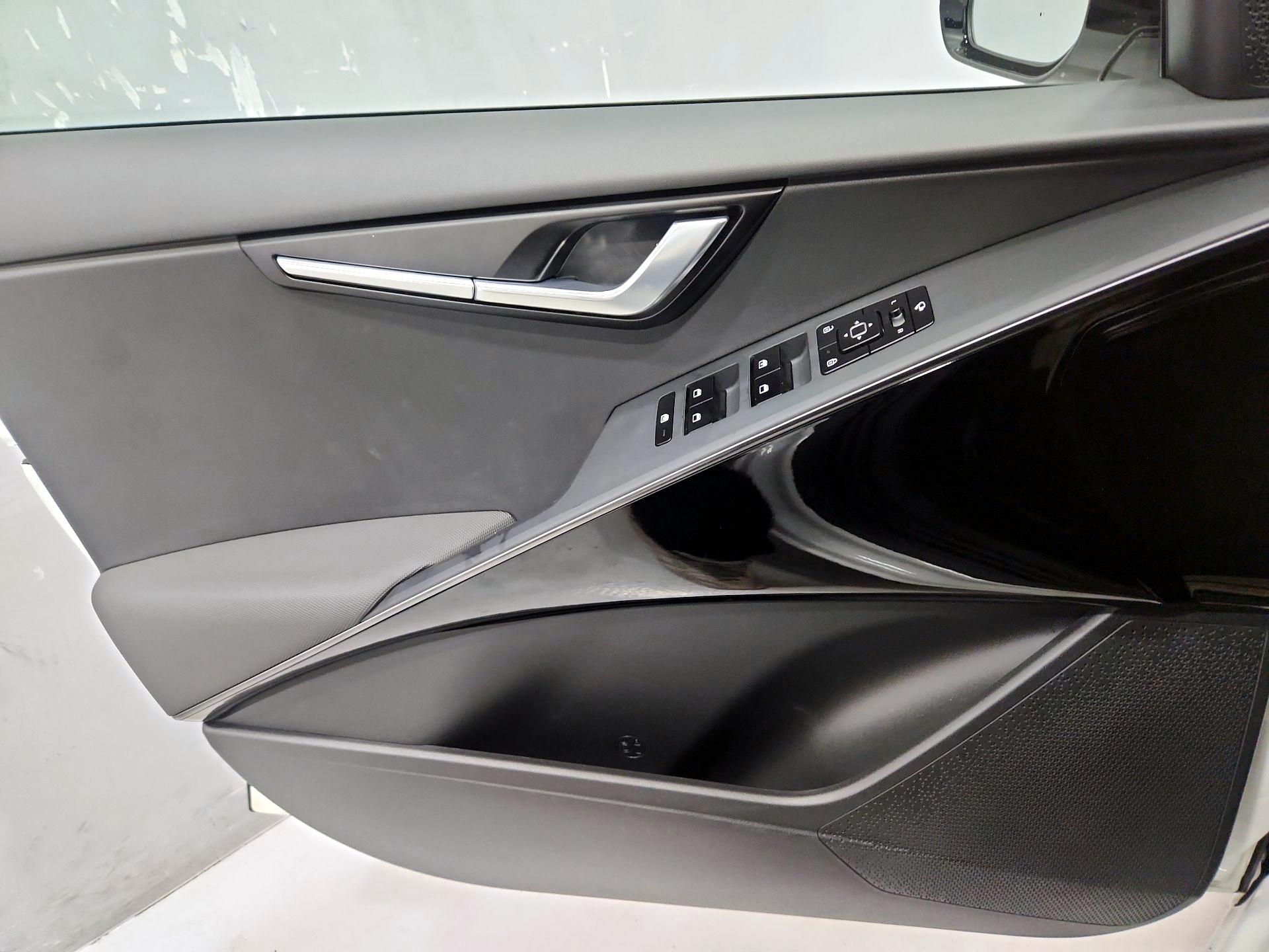 Thumbnail: 2024 Kia Niro - 12