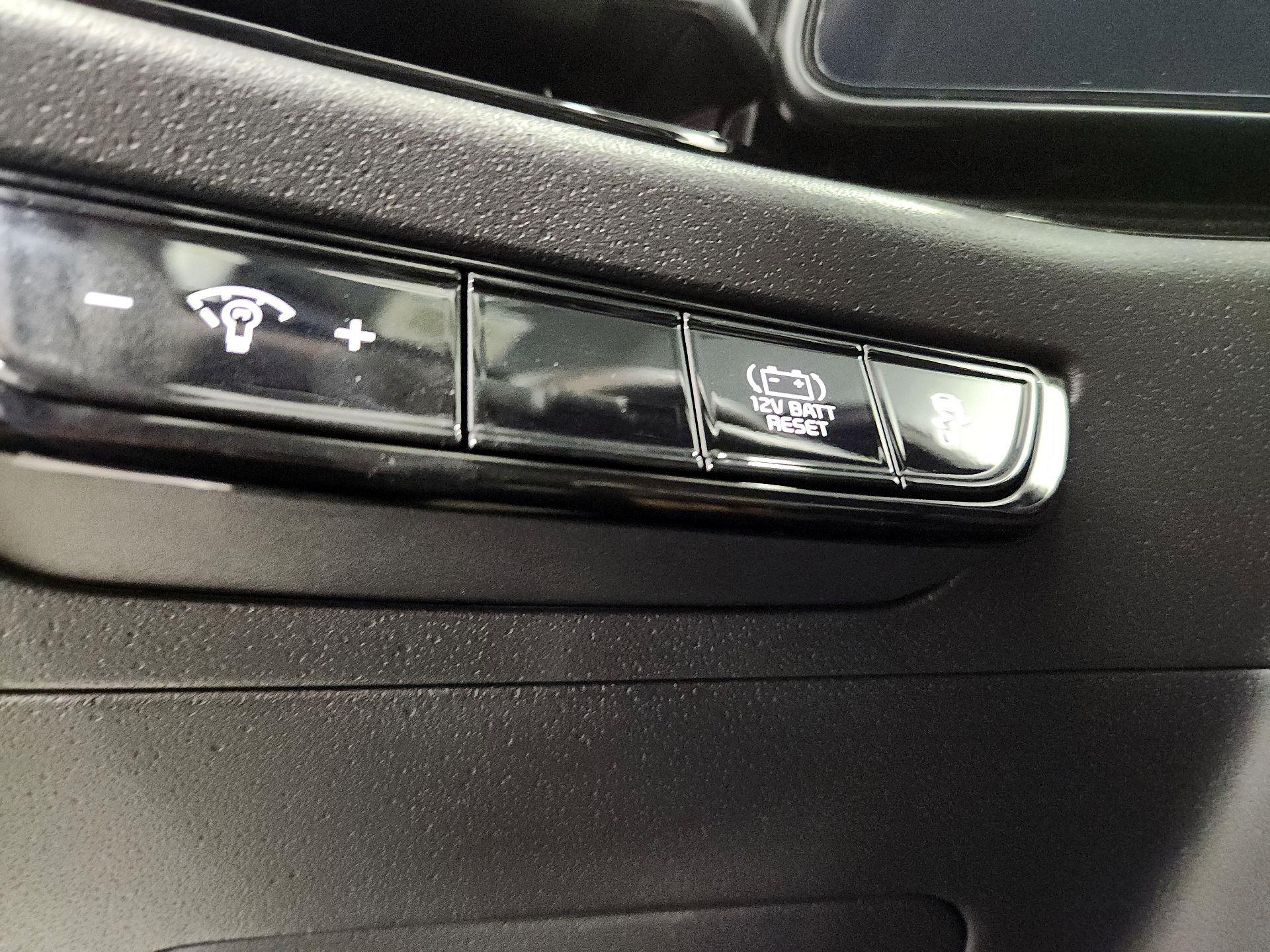 Thumbnail: 2024 Kia Niro - 13