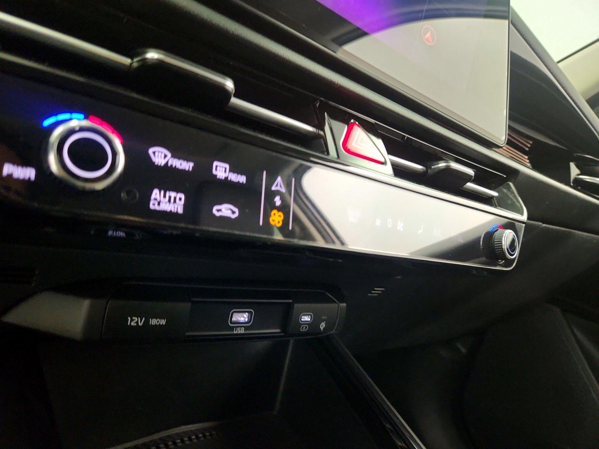 Thumbnail: 2024 Kia Niro - 16