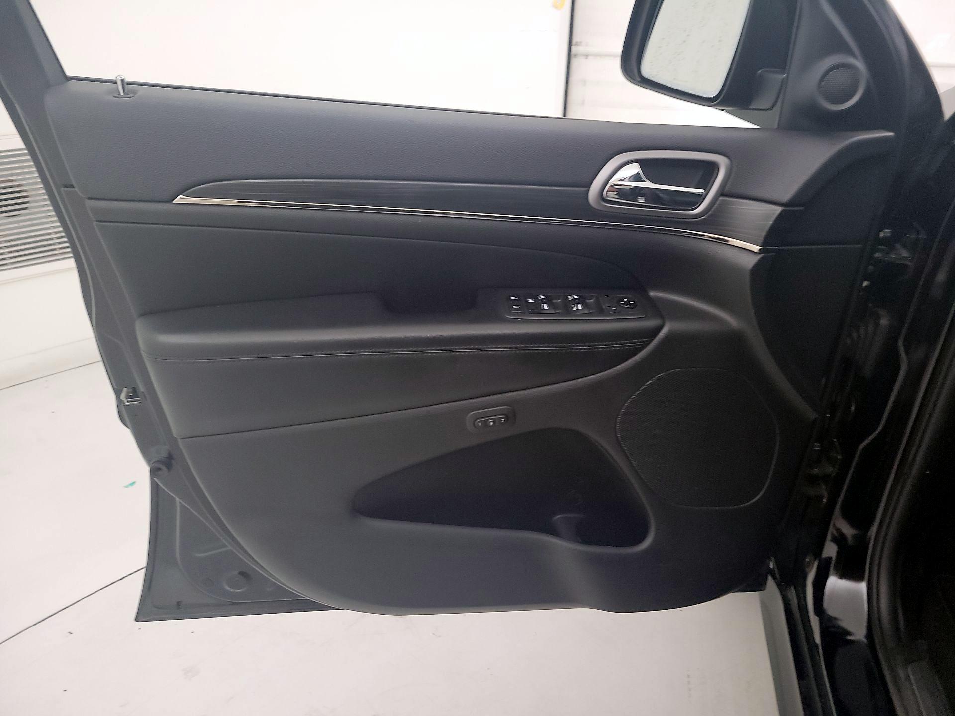 Thumbnail: 2019 Jeep Grand Cherokee - 12