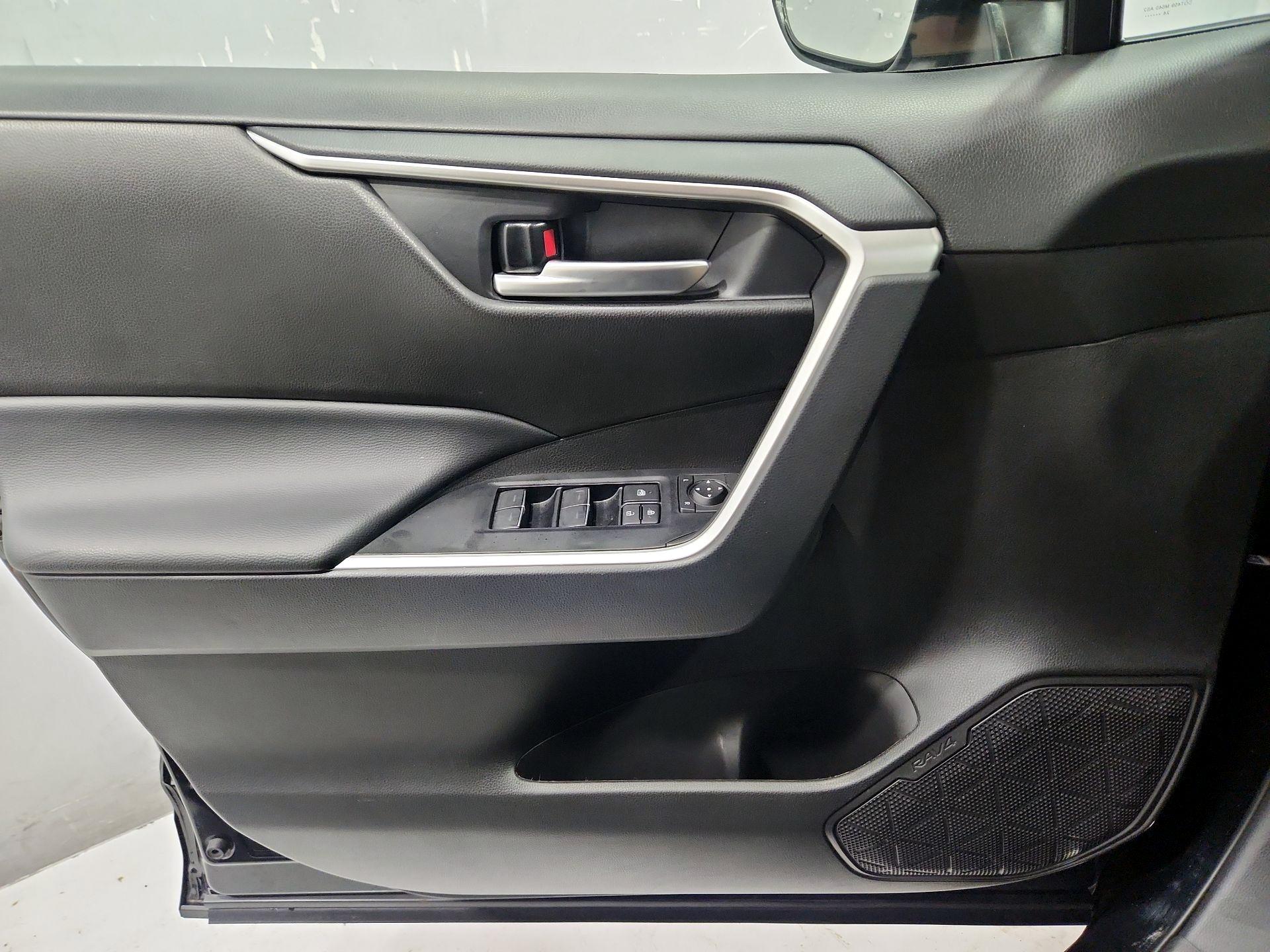 Thumbnail: 2025 Toyota RAV4 - 12