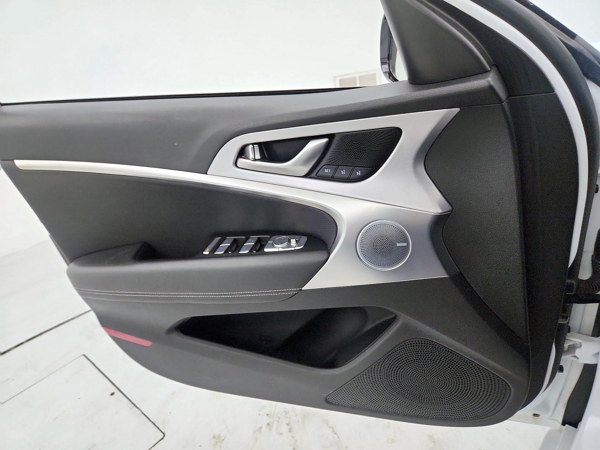 Thumbnail: 2020 Genesis G70 - 12