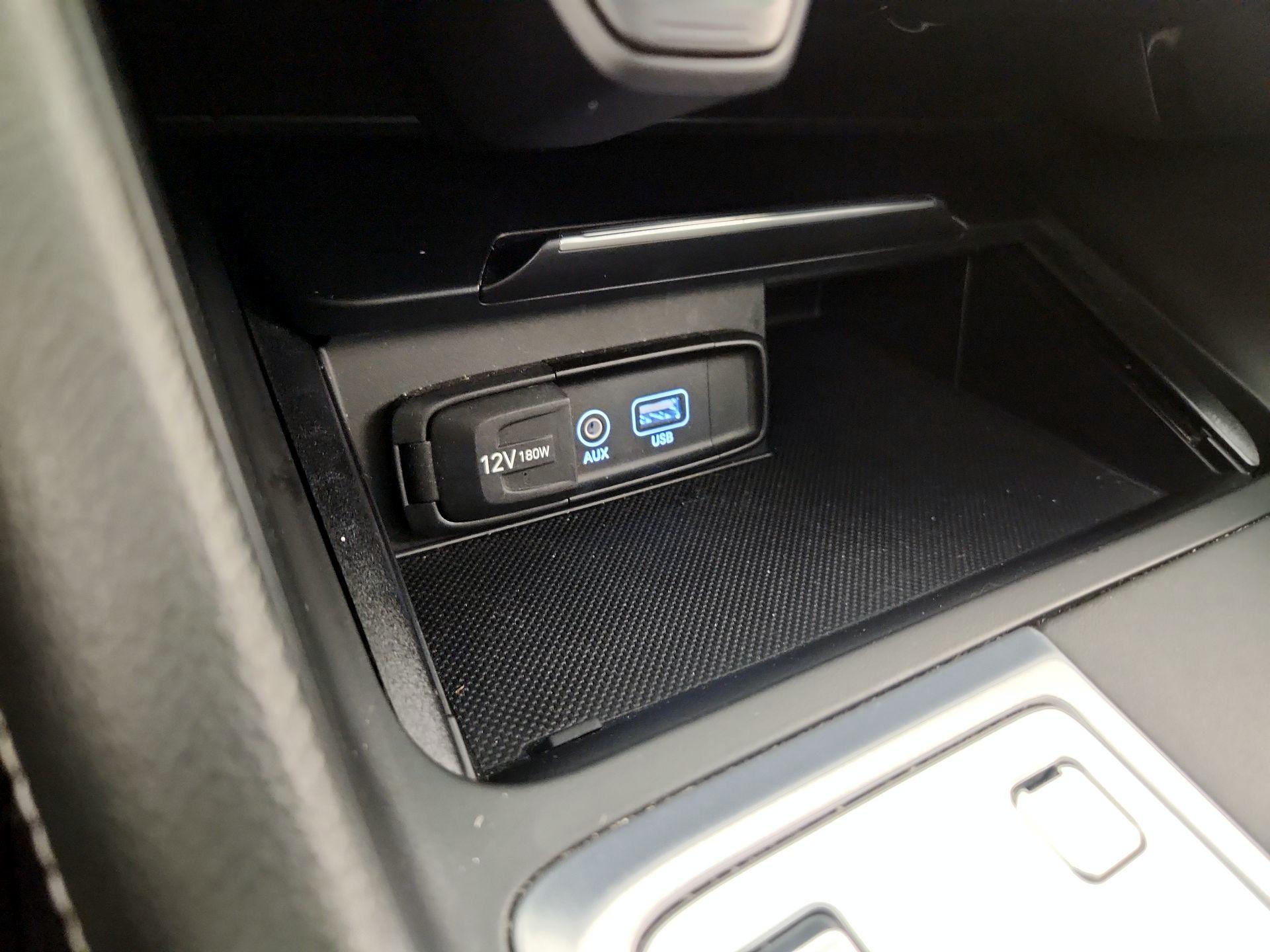 Thumbnail: 2020 Genesis G70 - 19