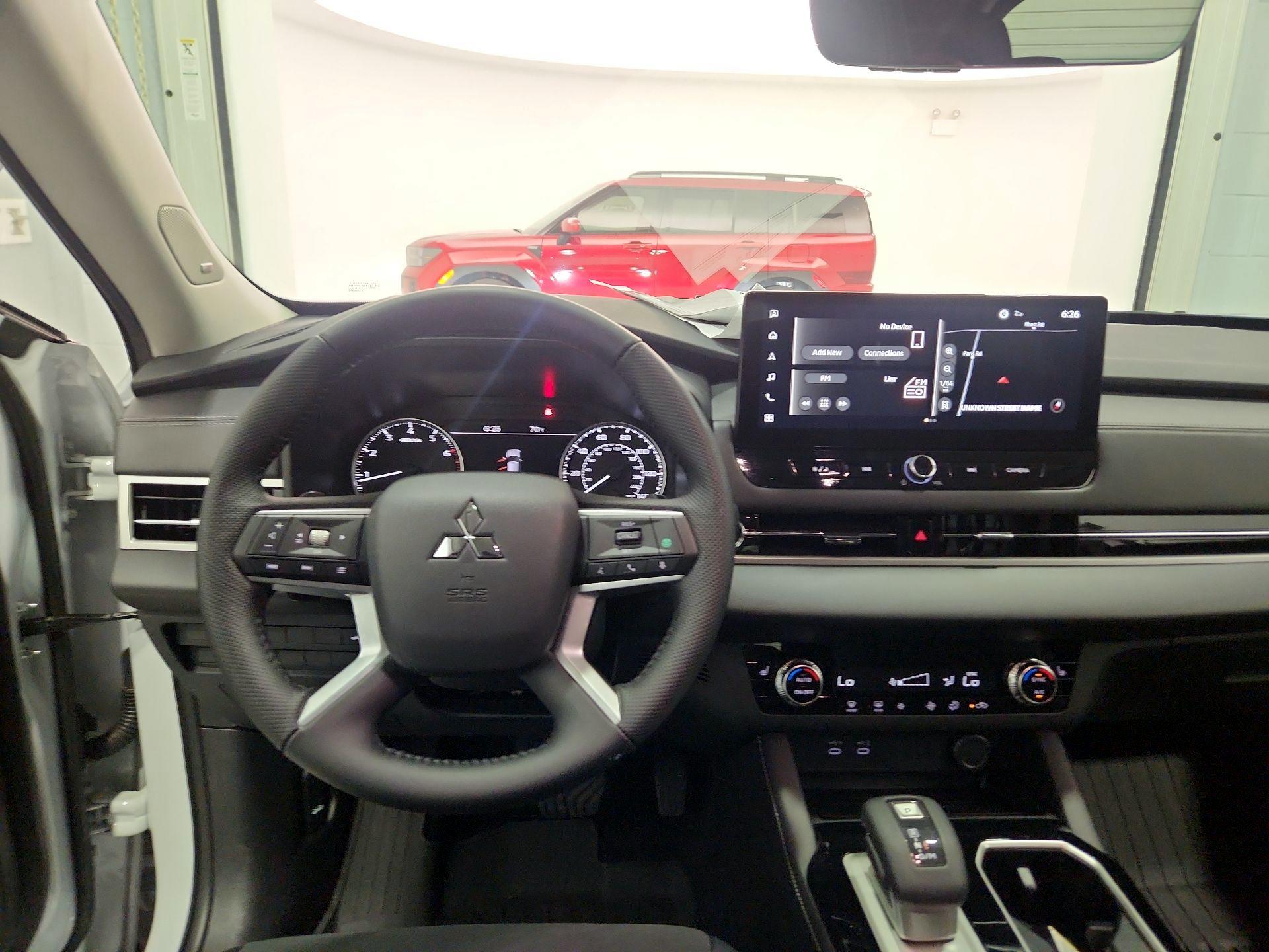 Thumbnail: 2025 Mitsubishi Outlander - 10