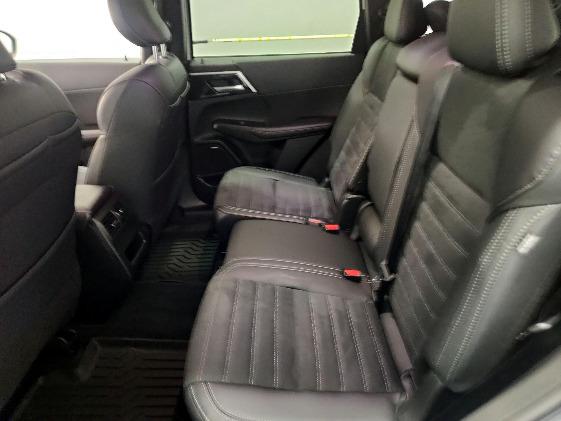 Thumbnail: 2025 Mitsubishi Outlander - 19