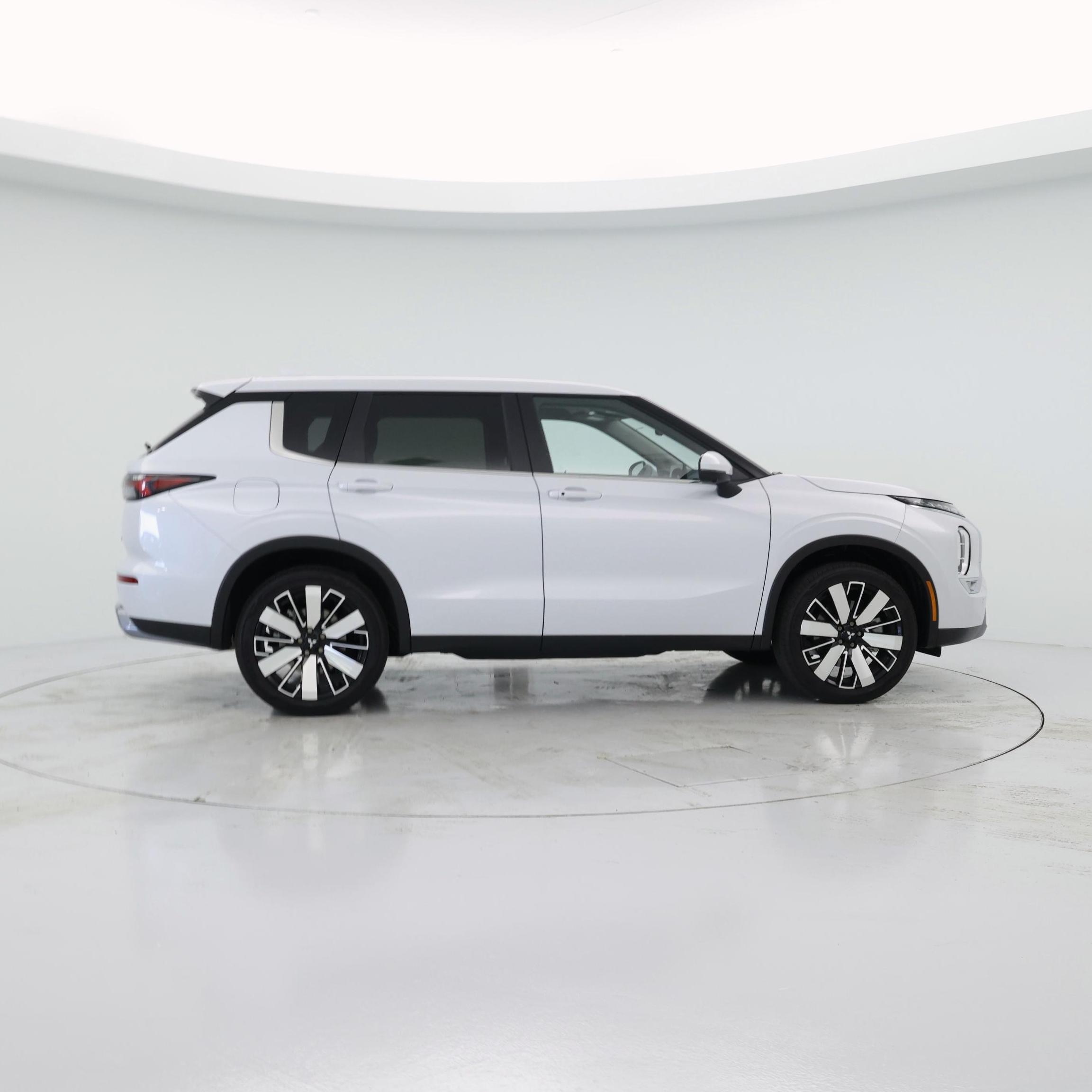 Thumbnail: 2025 Mitsubishi Outlander - 7