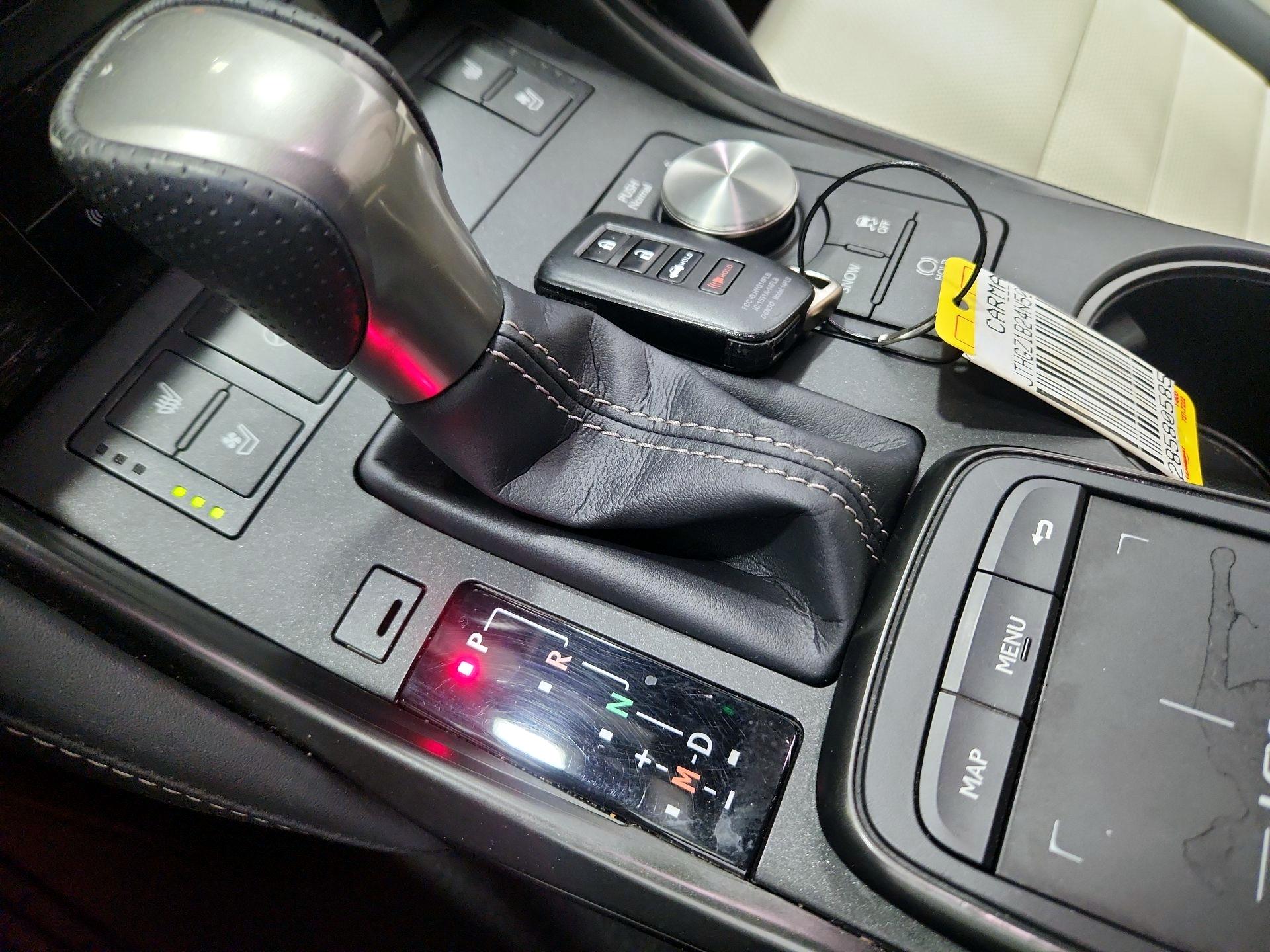 Thumbnail: 2022 Lexus IS - 17