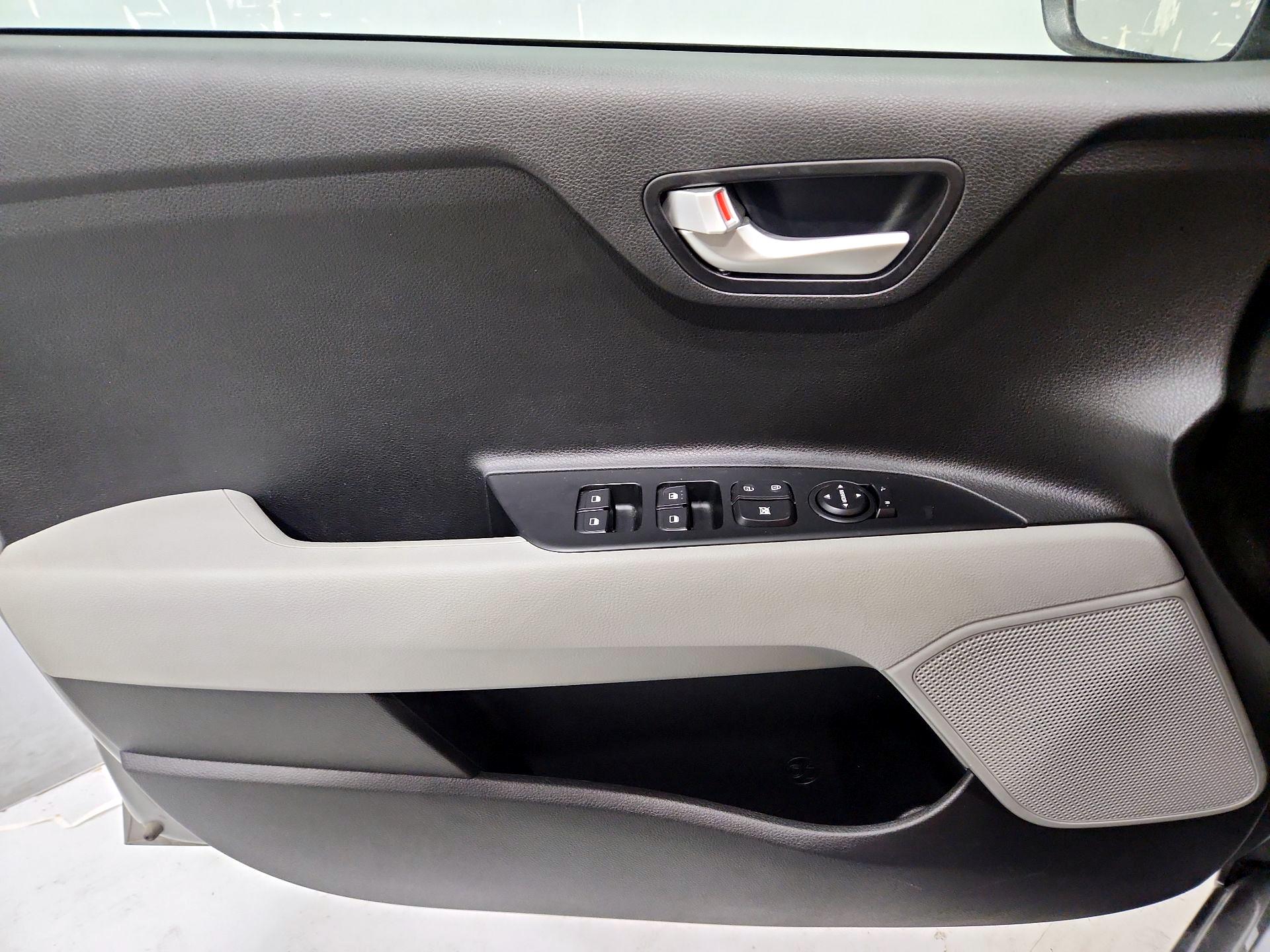 Thumbnail: 2023 Kia Rio - 12