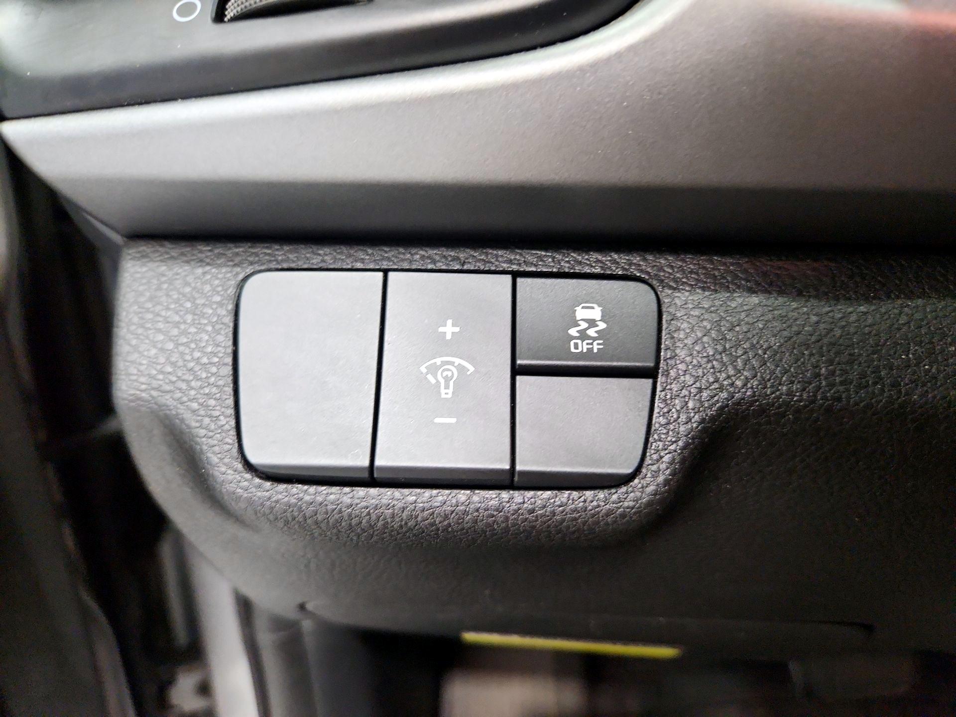 Thumbnail: 2023 Kia Rio - 13