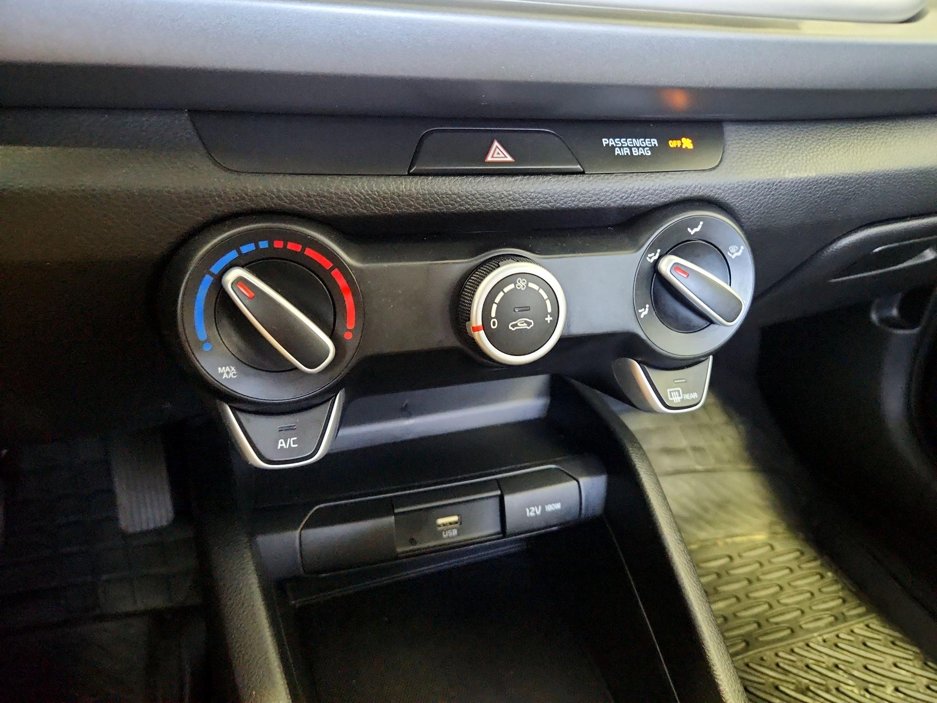 Thumbnail: 2023 Kia Rio - 16