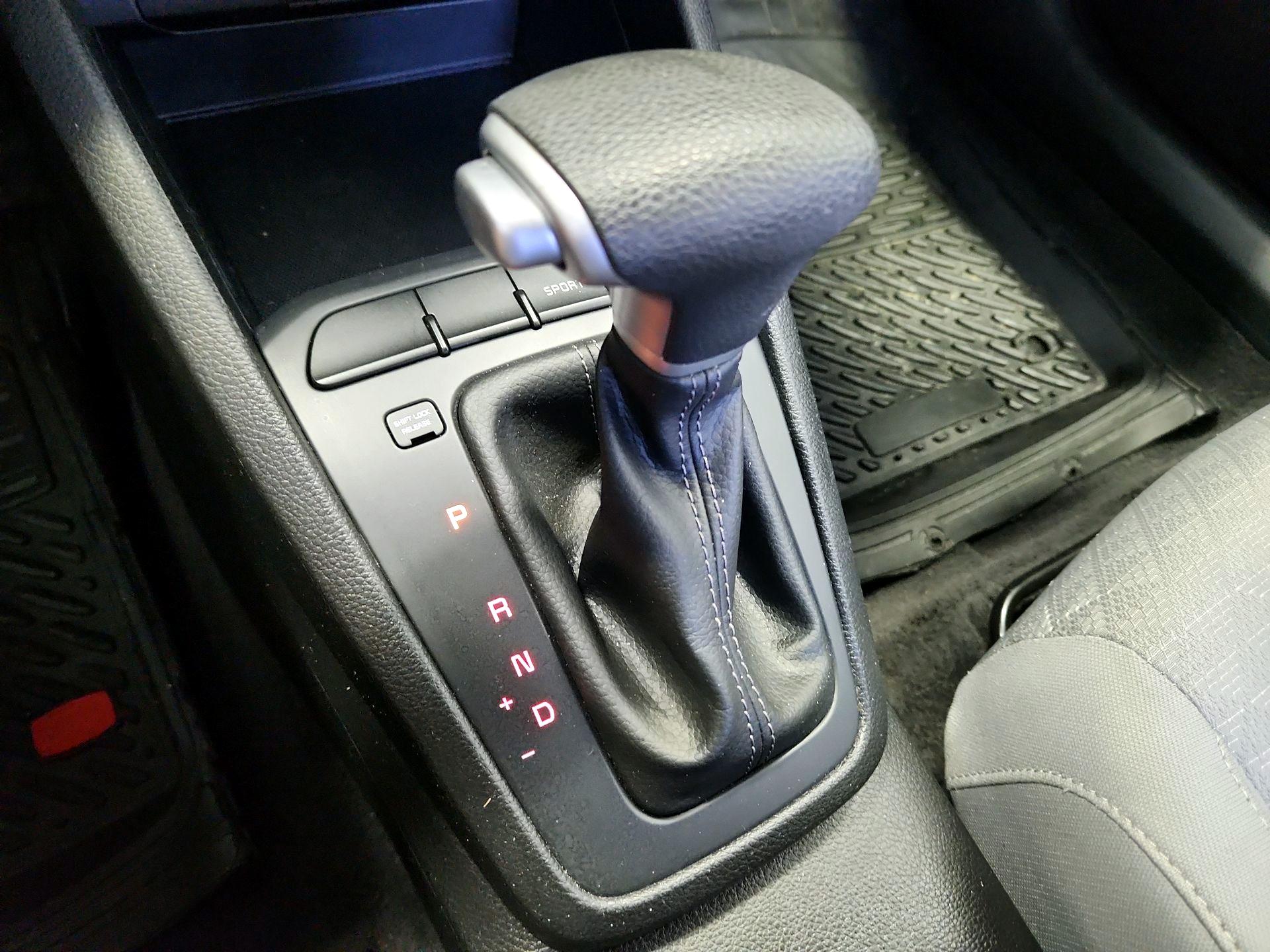 Thumbnail: 2023 Kia Rio - 17