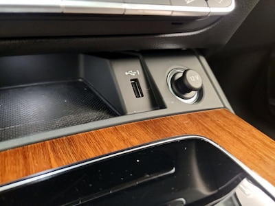 USB/AUX Ports
