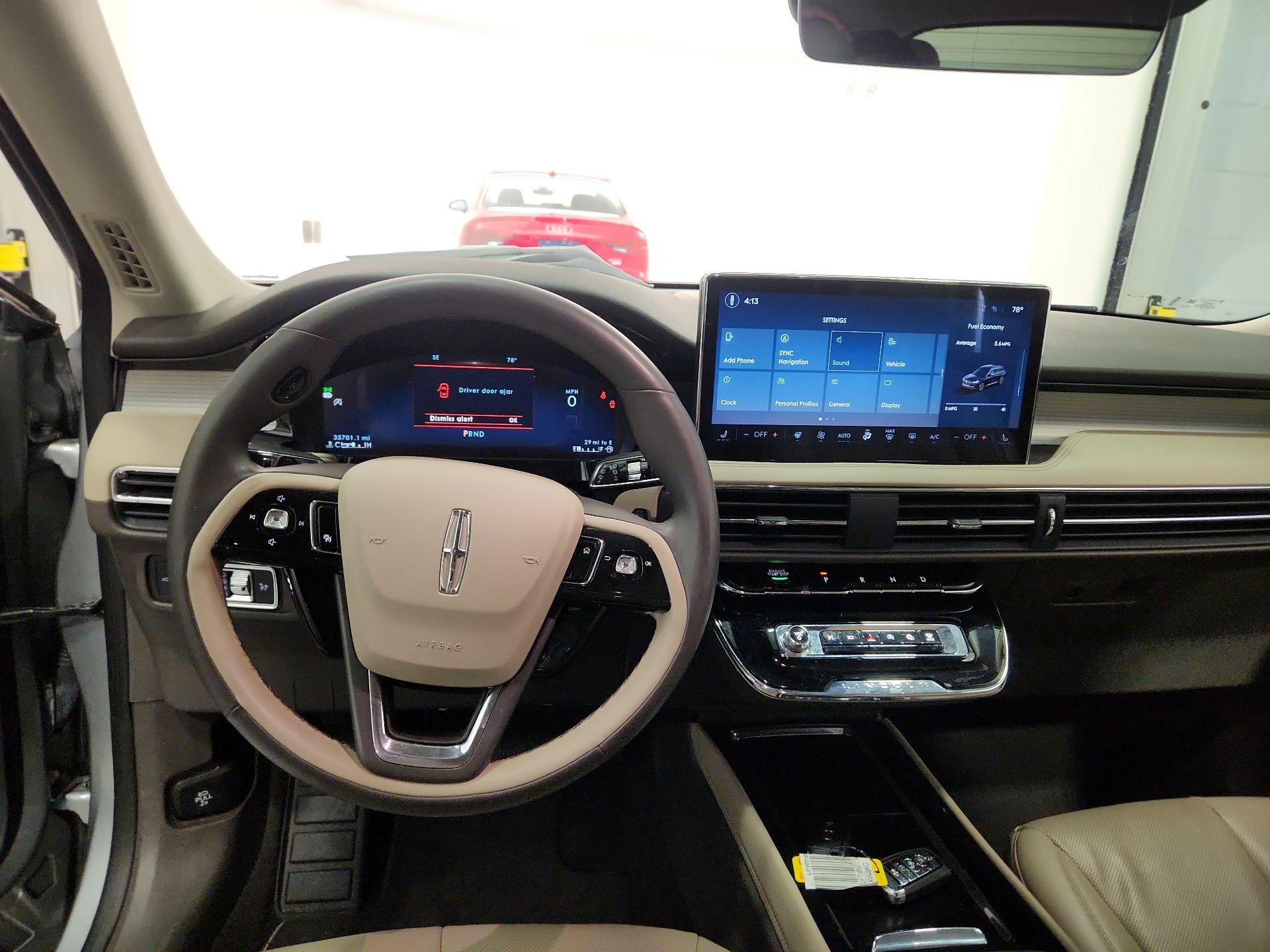 Thumbnail: 2023 Lincoln Corsair - 10