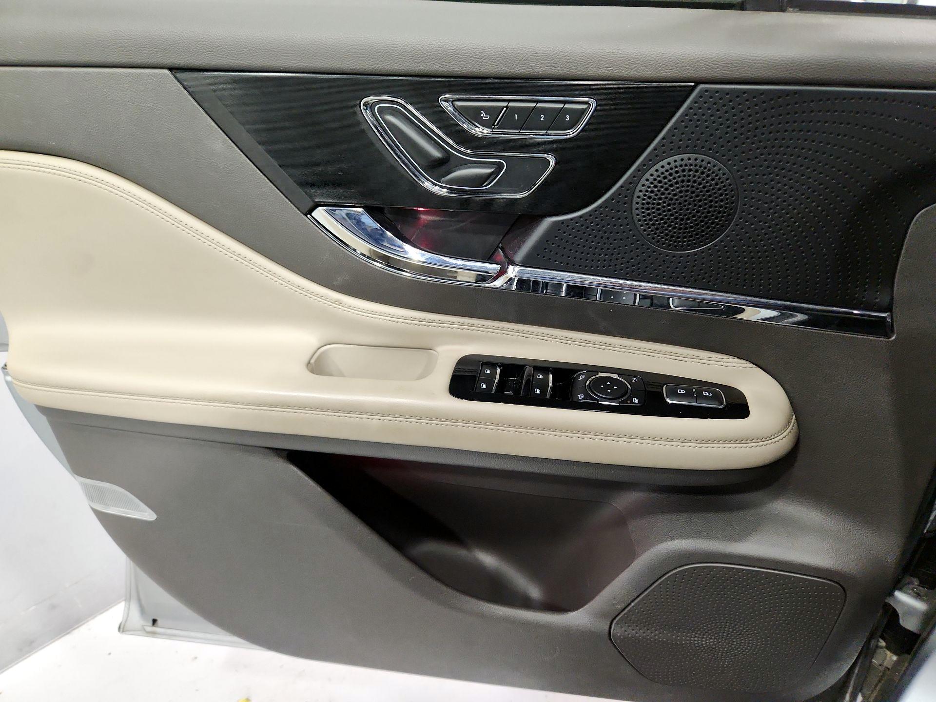 Thumbnail: 2023 Lincoln Corsair - 12