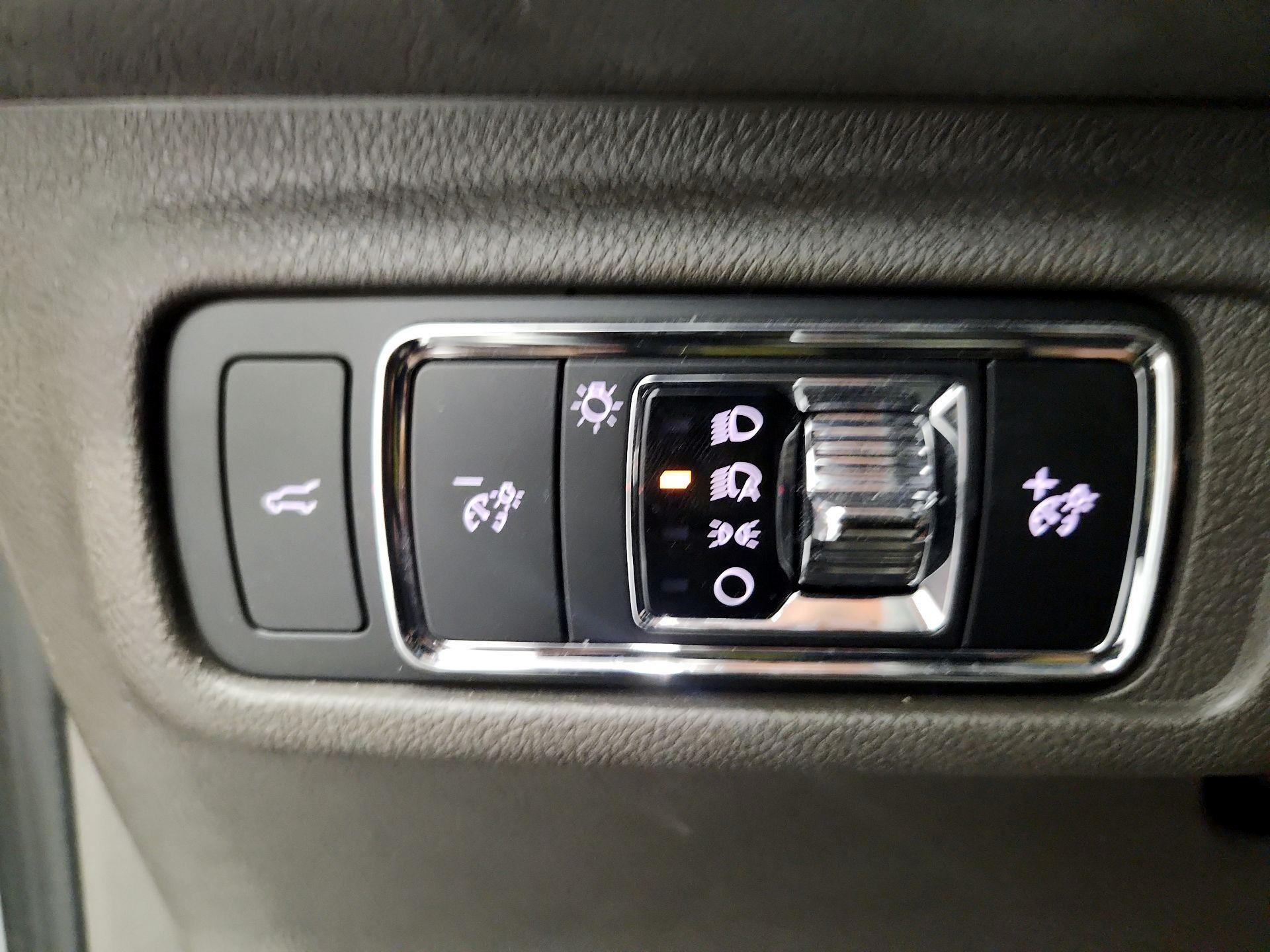 Thumbnail: 2023 Lincoln Corsair - 13