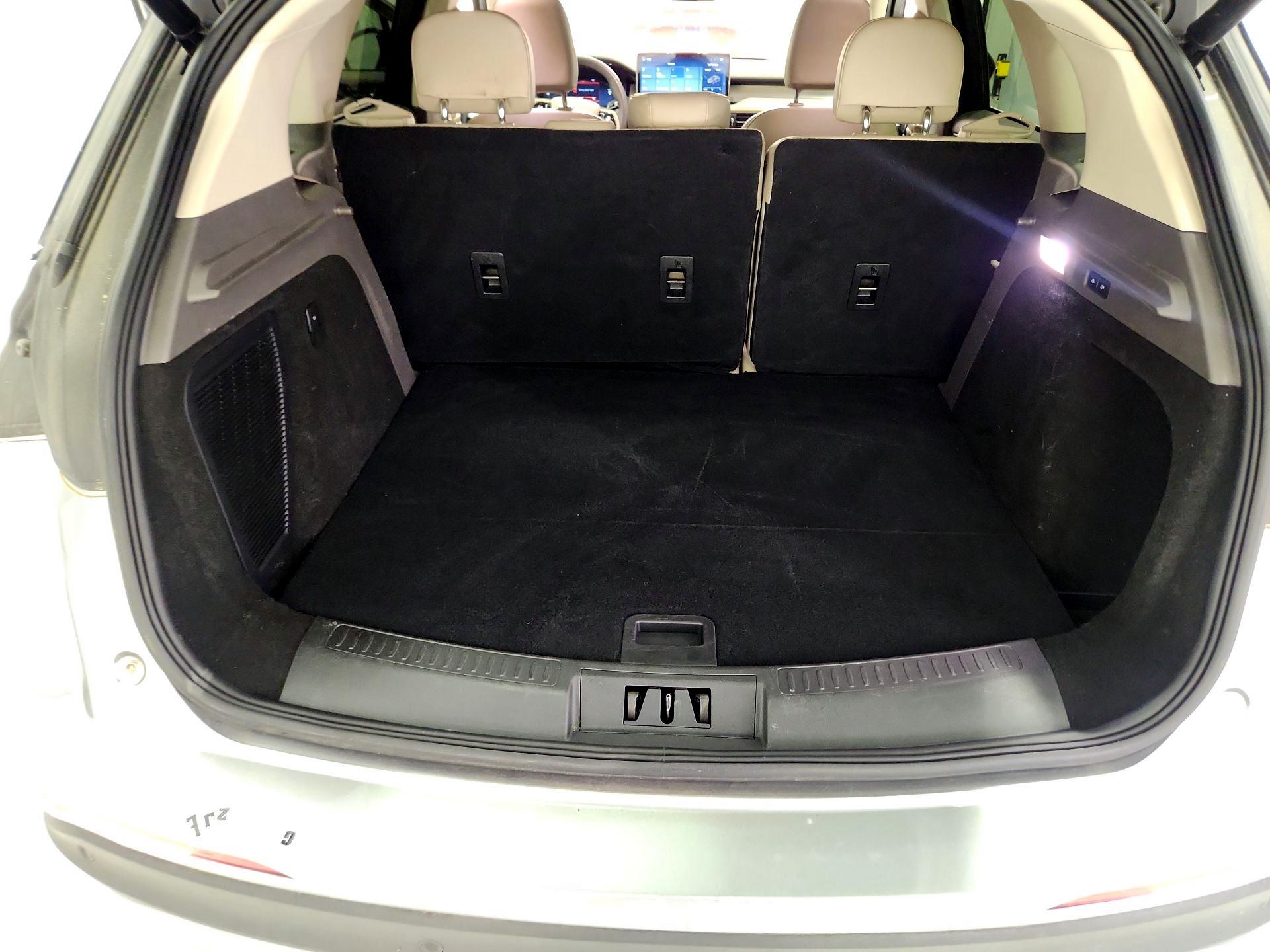 Thumbnail: 2023 Lincoln Corsair - 19