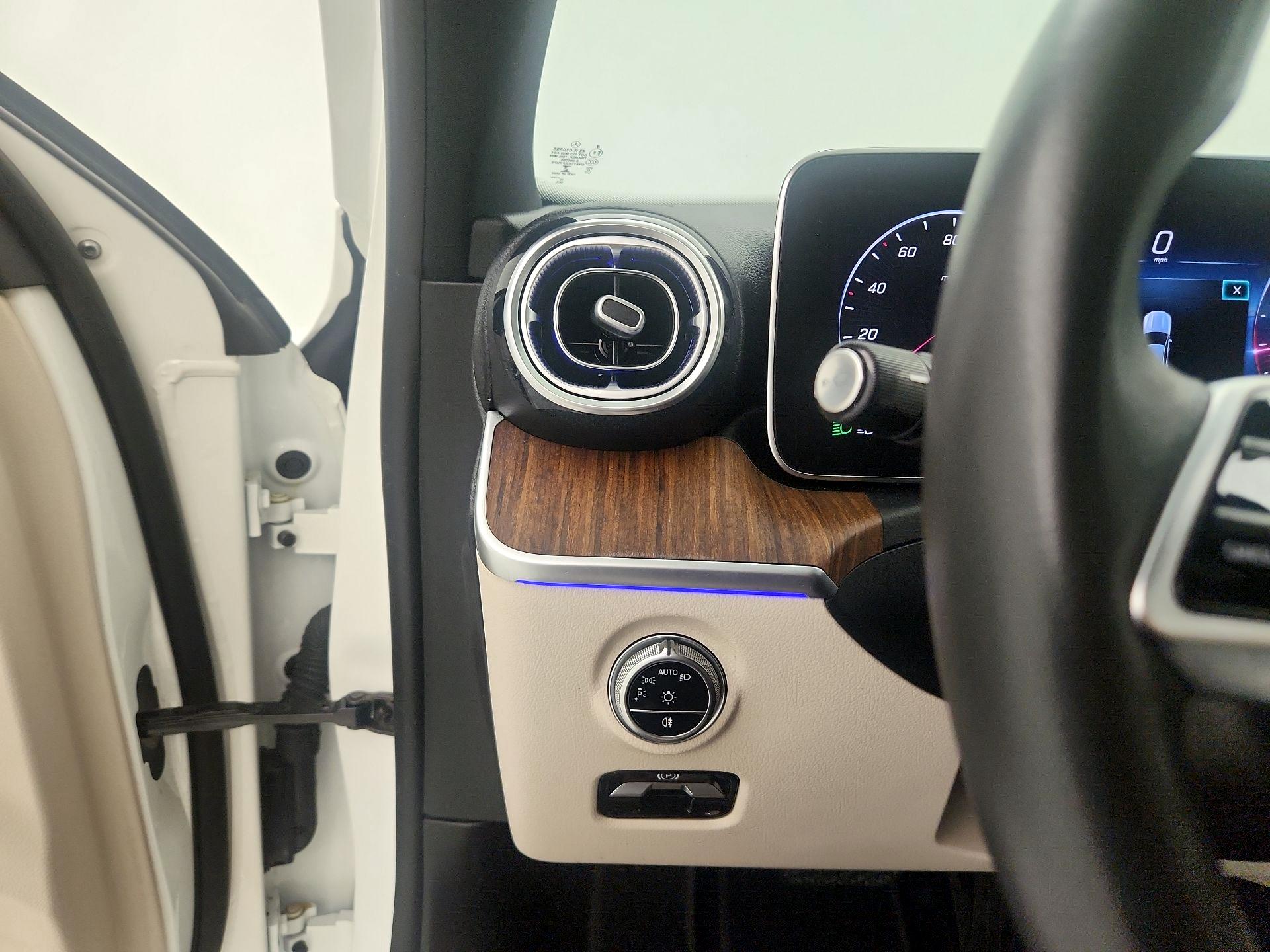 Thumbnail: 2023 Mercedes-Benz C-Class - 13