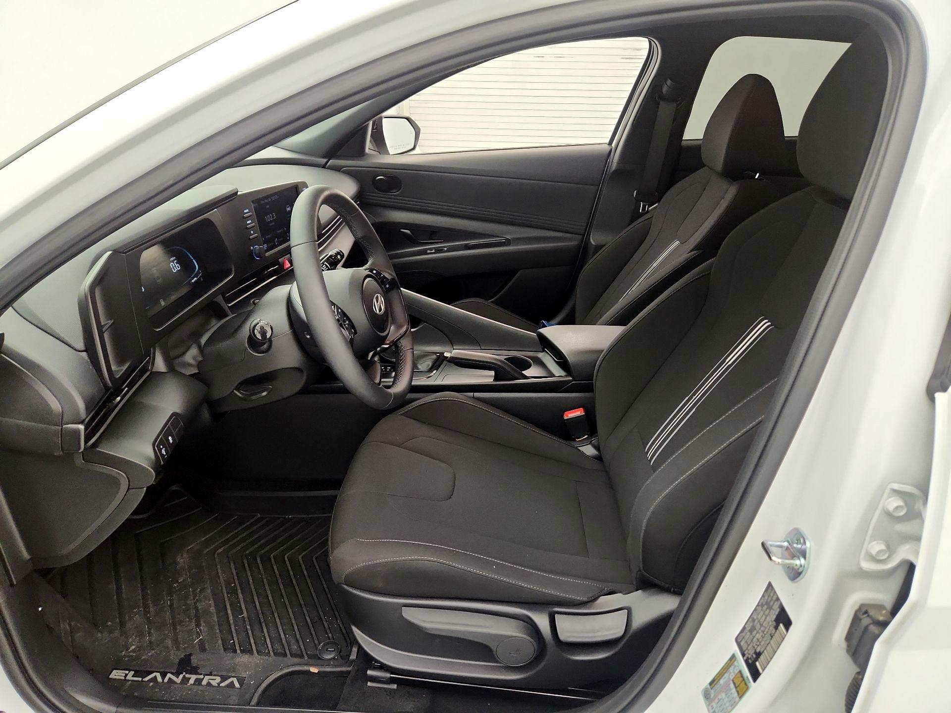 Thumbnail: 2025 Hyundai Elantra - 11