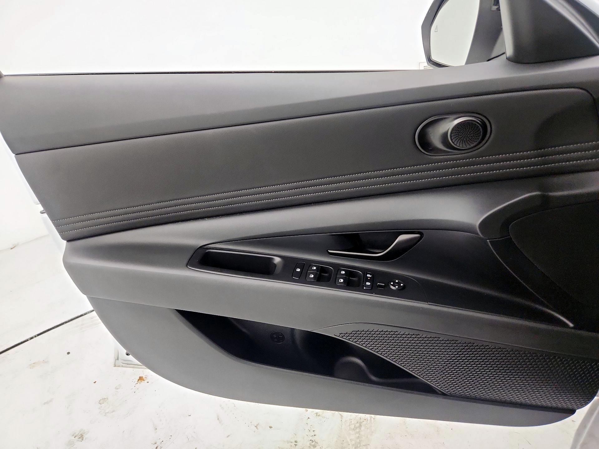 Thumbnail: 2025 Hyundai Elantra - 12