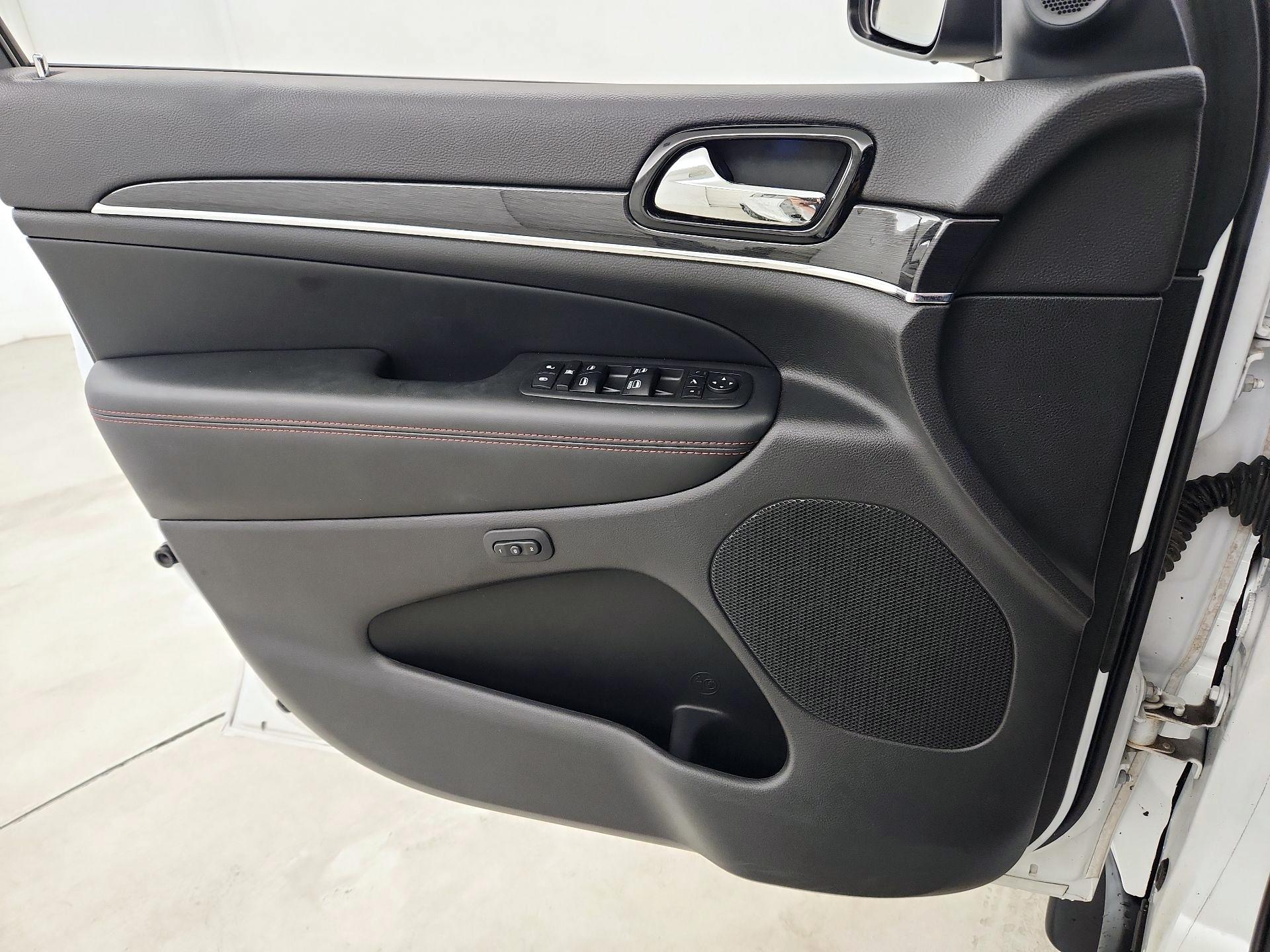 Thumbnail: 2019 Jeep Grand Cherokee - 12