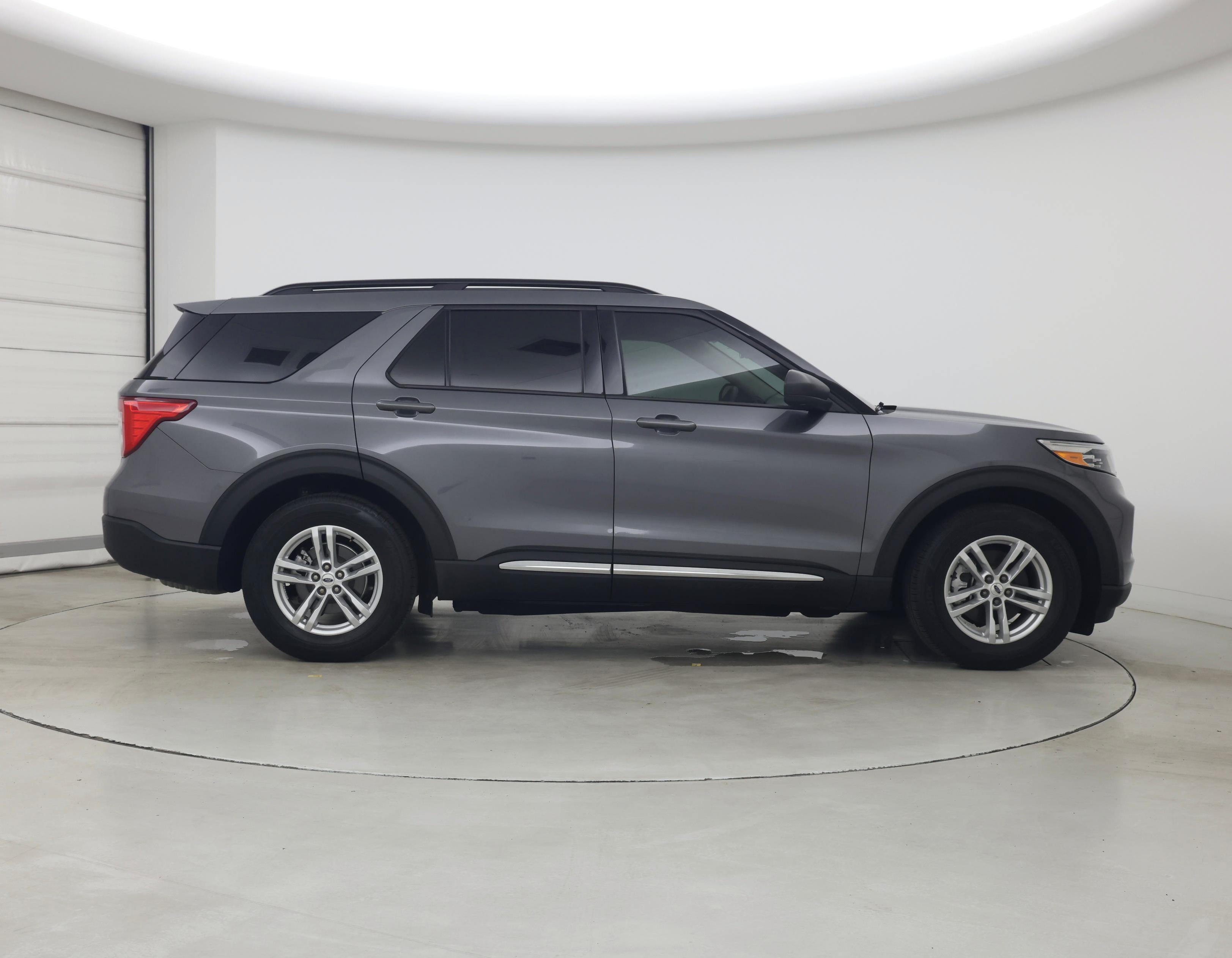 Thumbnail: 2022 Ford Explorer - 7