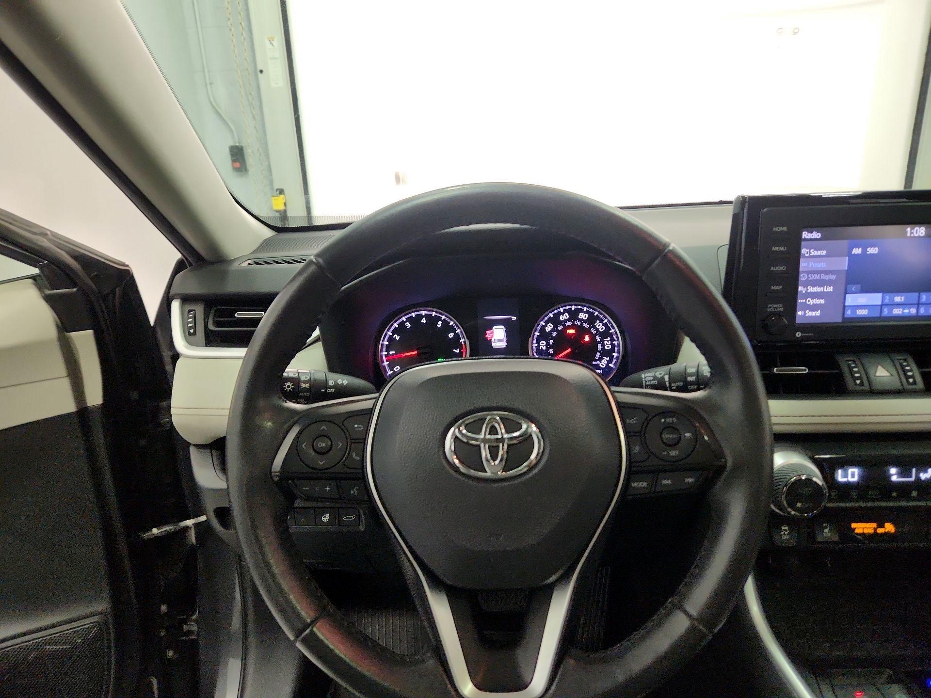 Thumbnail: 2020 Toyota RAV4 - 10