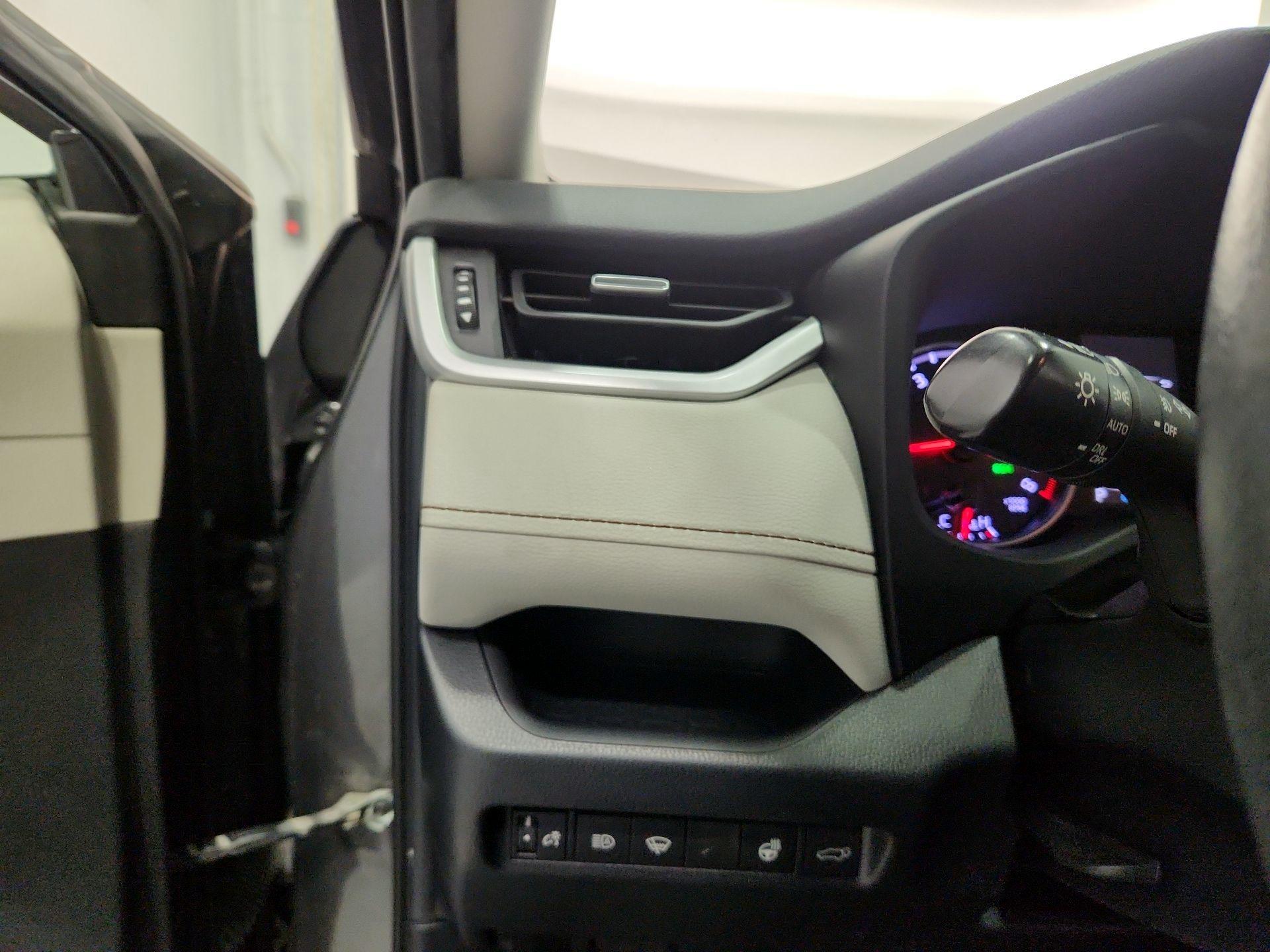 Thumbnail: 2020 Toyota RAV4 - 13